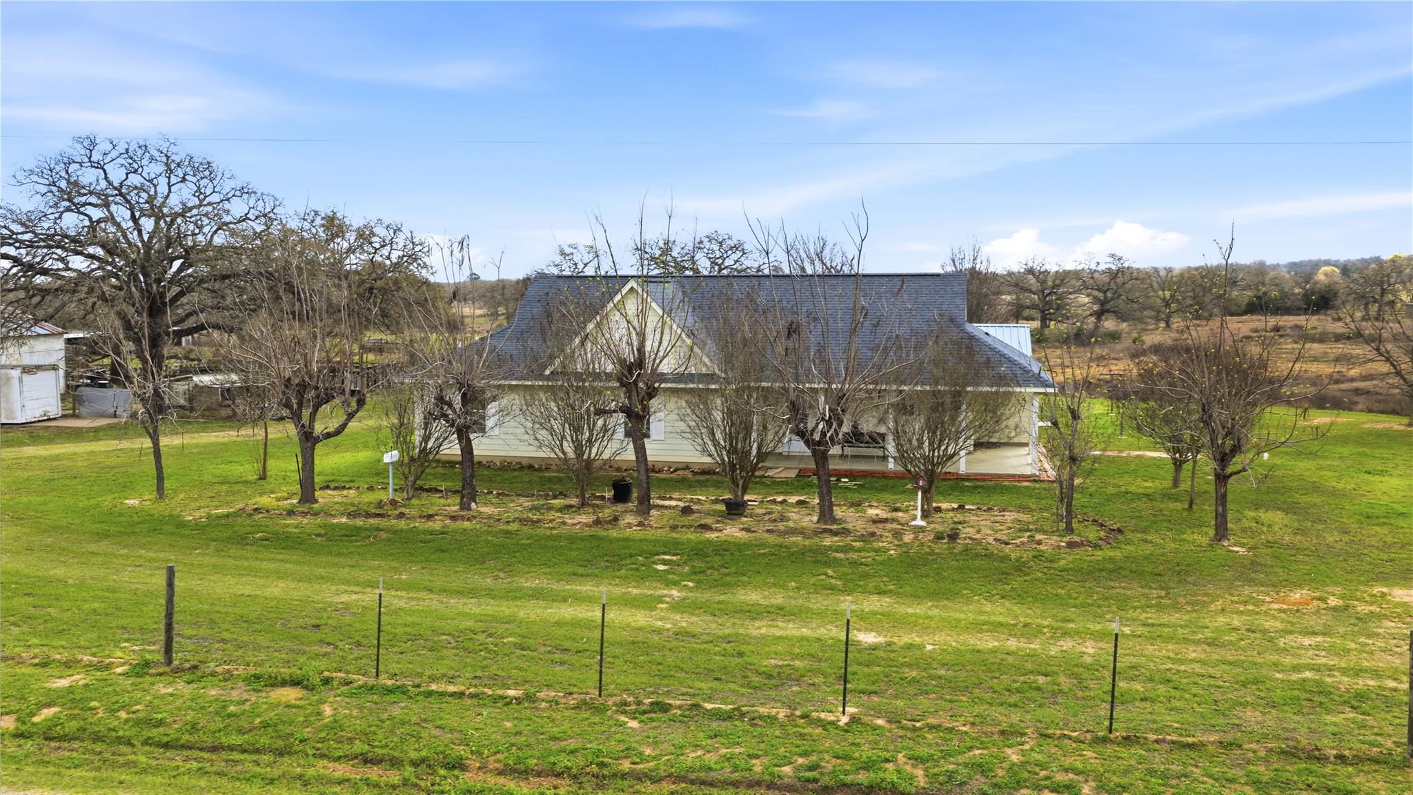 369 Young School House Rd, Smithville, TX 78957