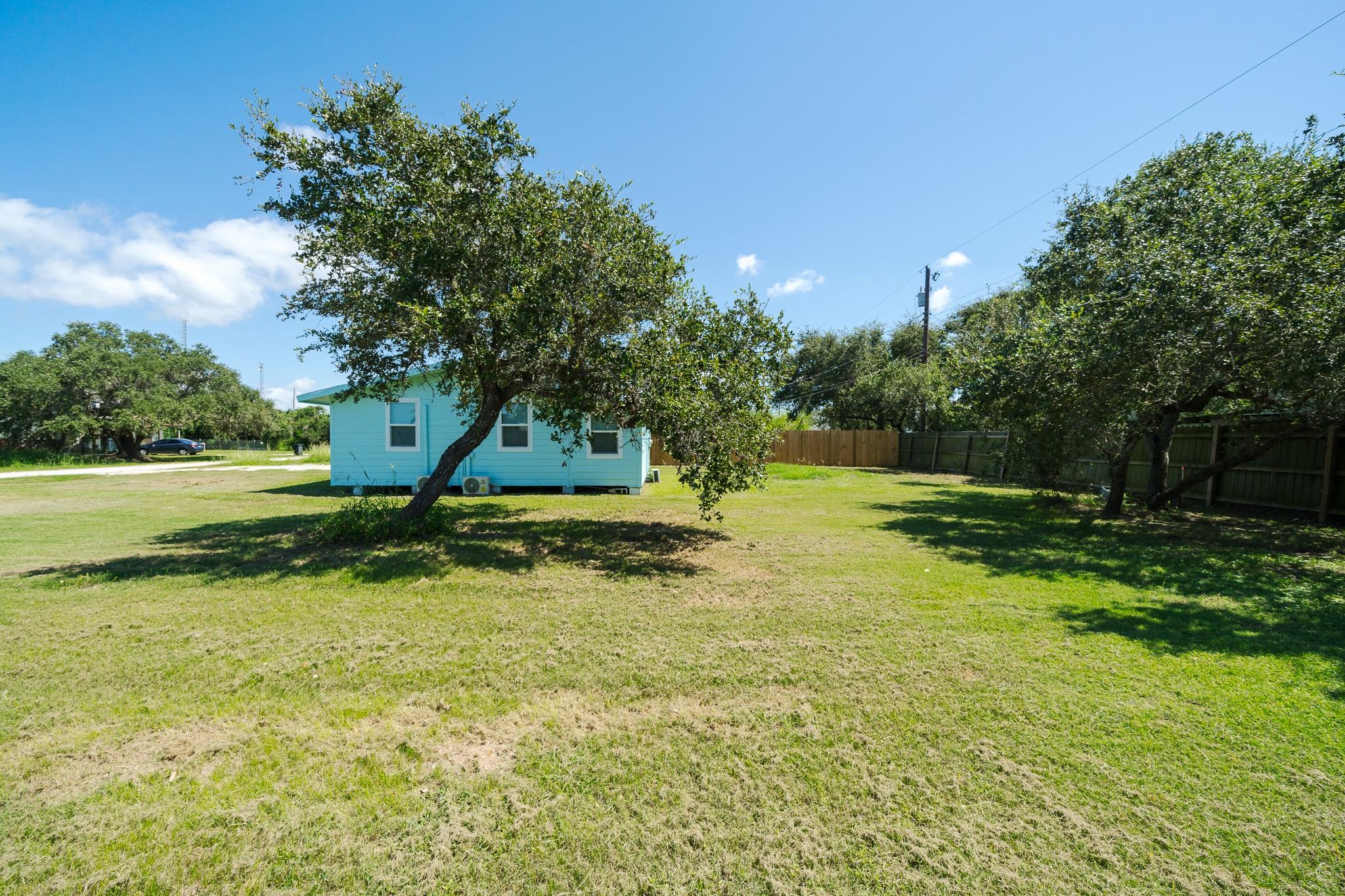 248 Post Oak Ln, Rockport, TX 78382