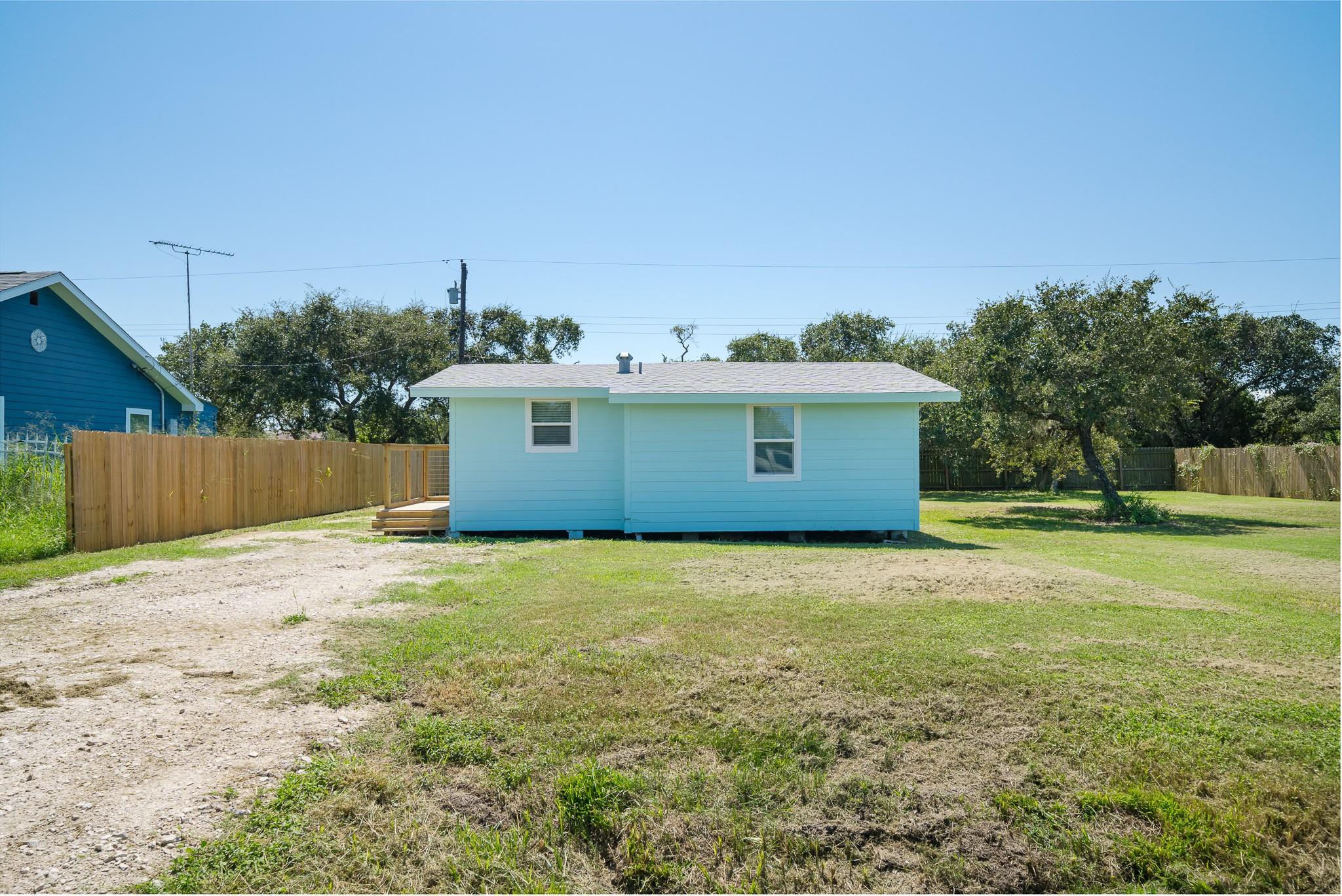248 Post Oak Ln, Rockport, TX 78382