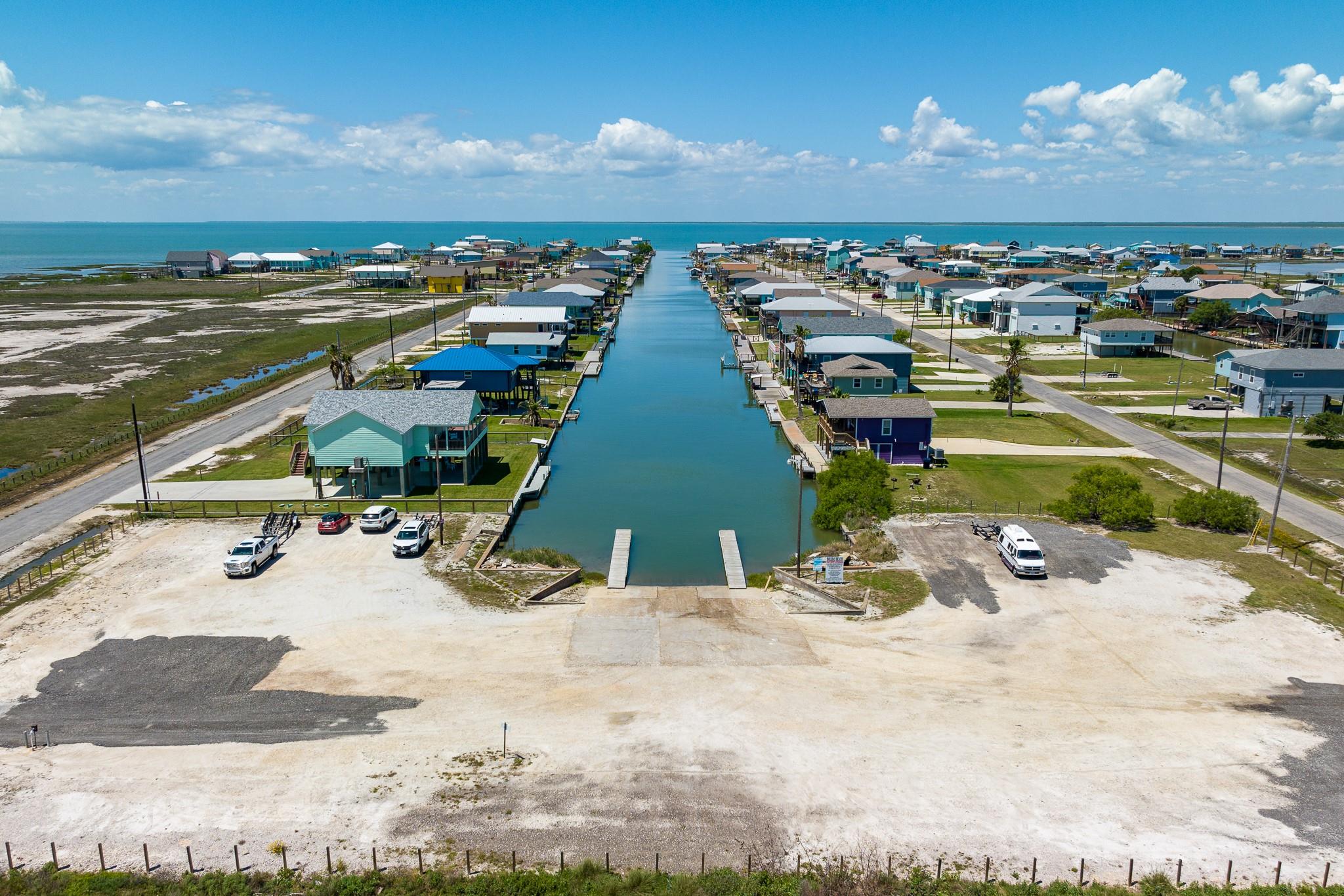 248 Post Oak Ln, Rockport, TX 78382