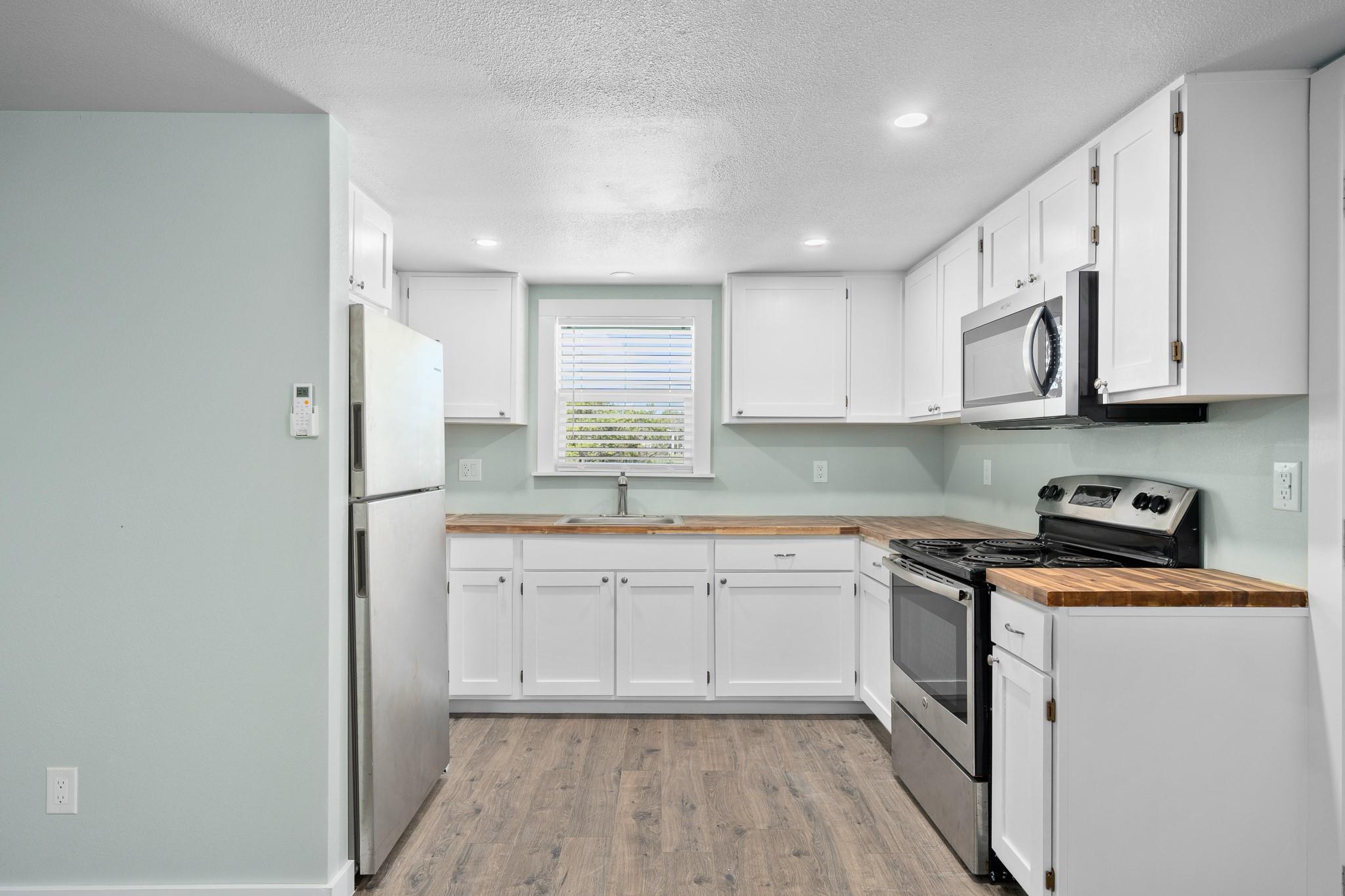 248 Post Oak Ln, Rockport, TX 78382