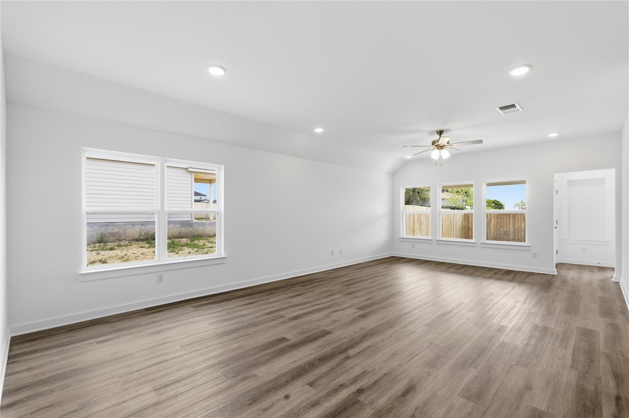 232 Seattle Slew Dr, Jarrell, TX 76537