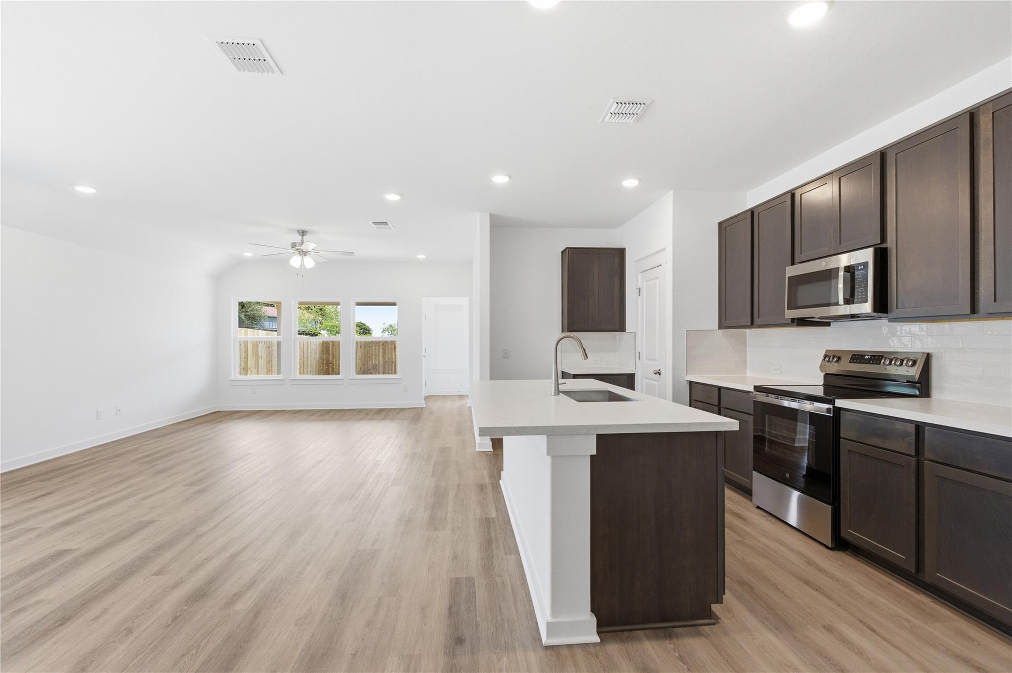 232 Seattle Slew Dr, Jarrell, TX 76537