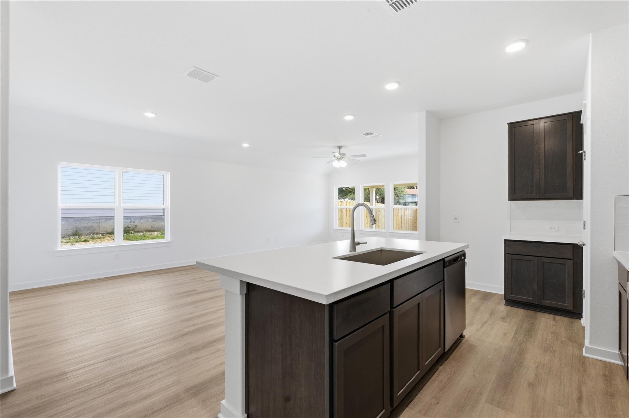 232 Seattle Slew Dr, Jarrell, TX 76537