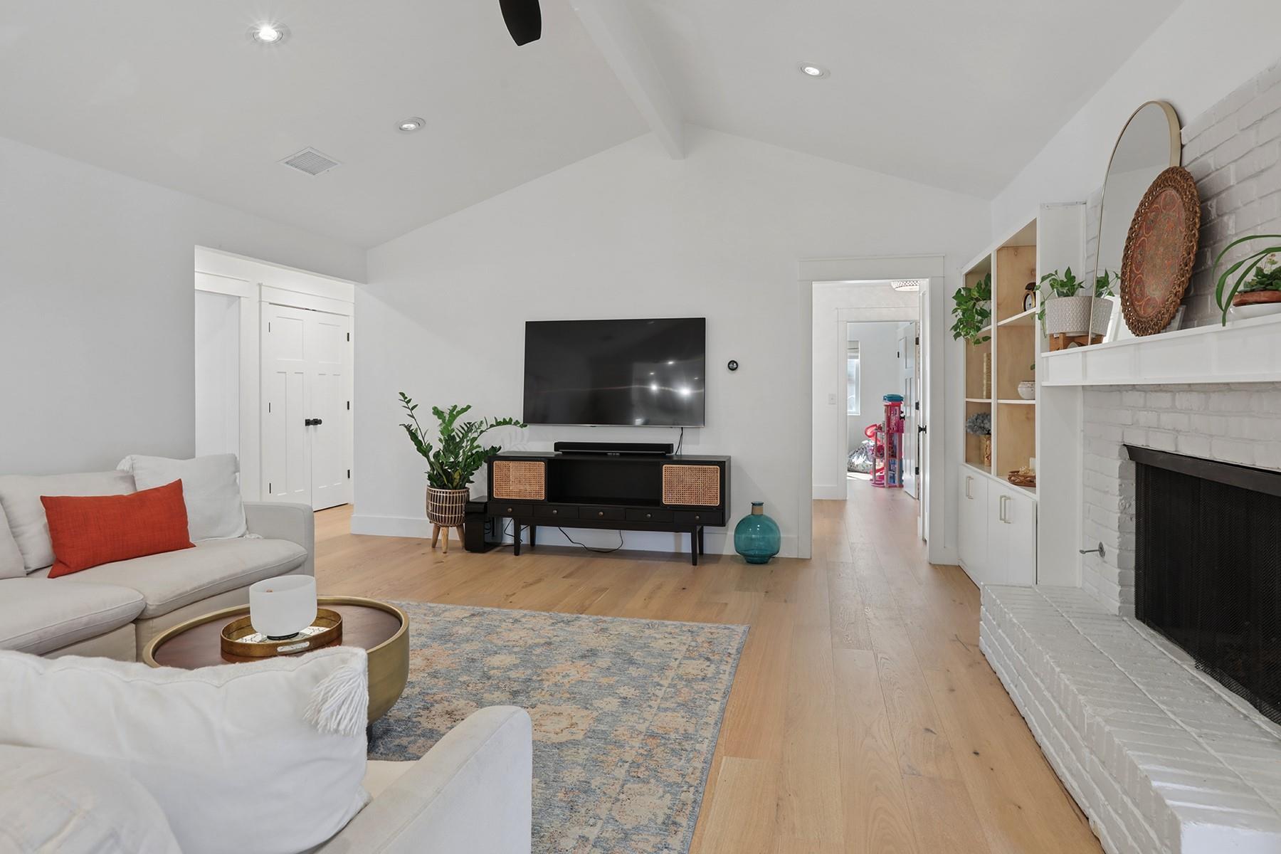 8610 MESA Dr, Austin, TX 78759