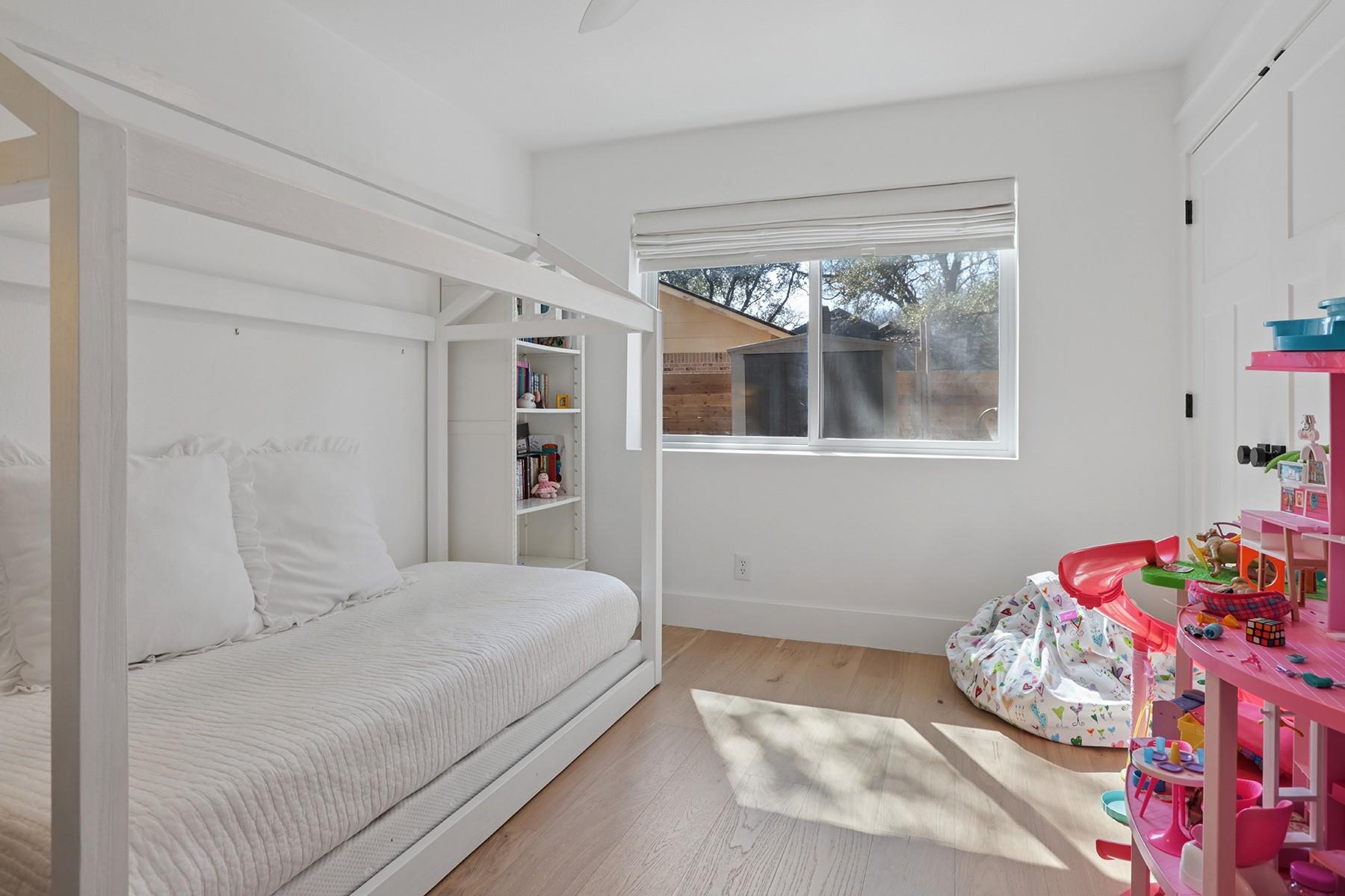 8610 MESA Dr, Austin, TX 78759