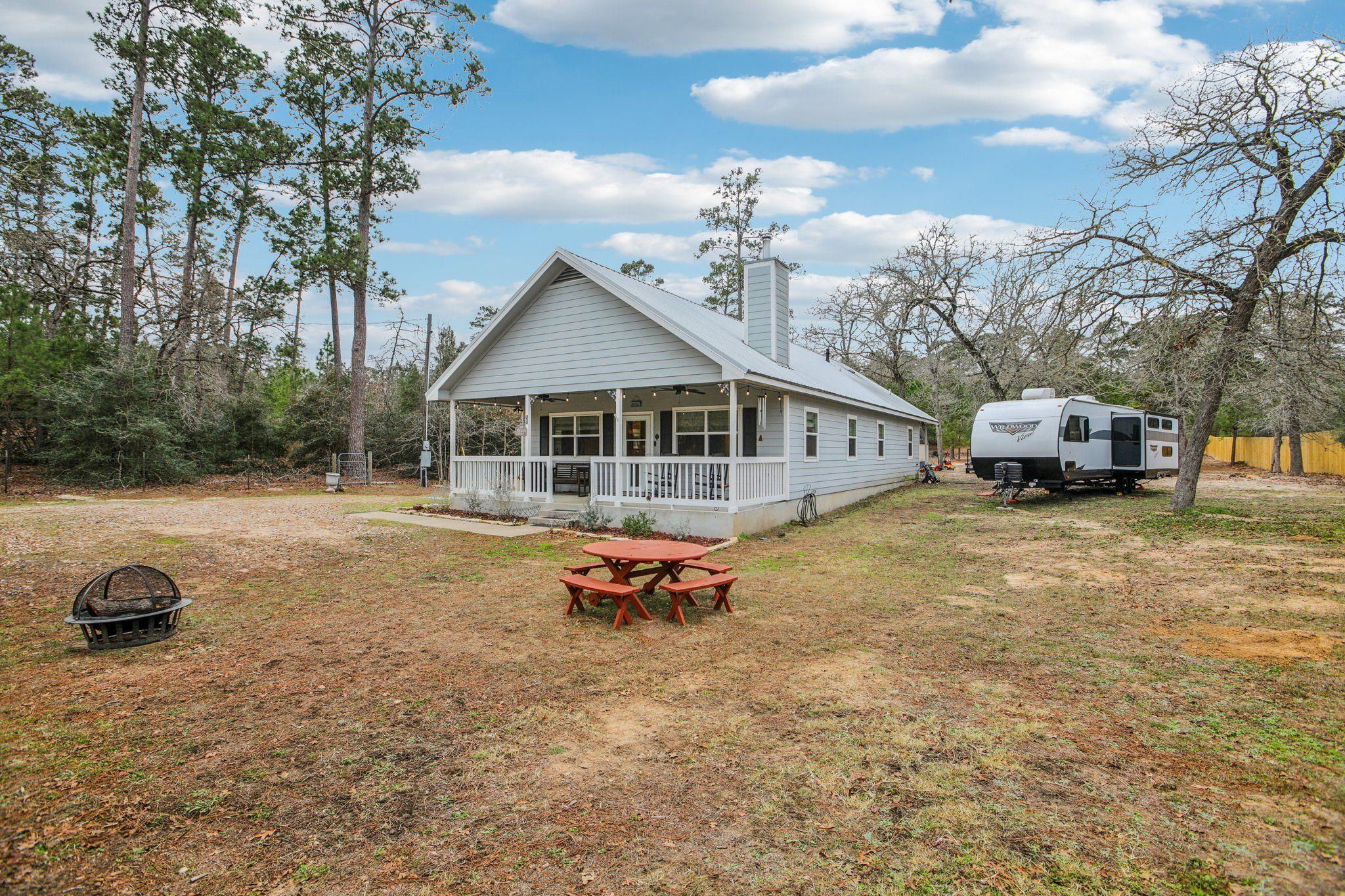 198 W Kelley Rd, Bastrop, TX 78602