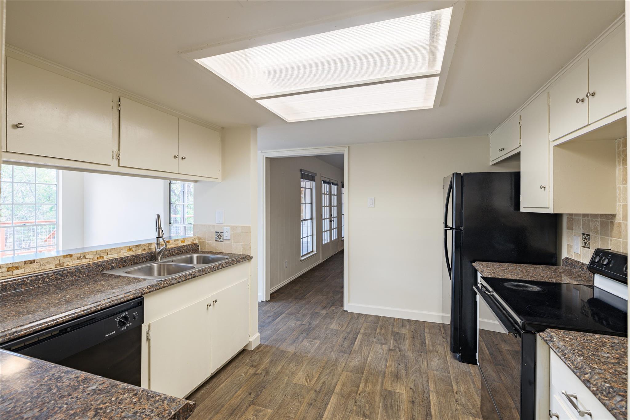 9848 Weir Loop Cir, Austin, TX 78736