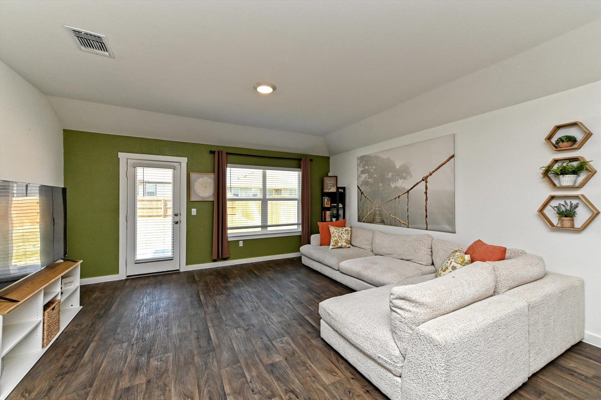 219 James River Dr, Hutto, TX 78634