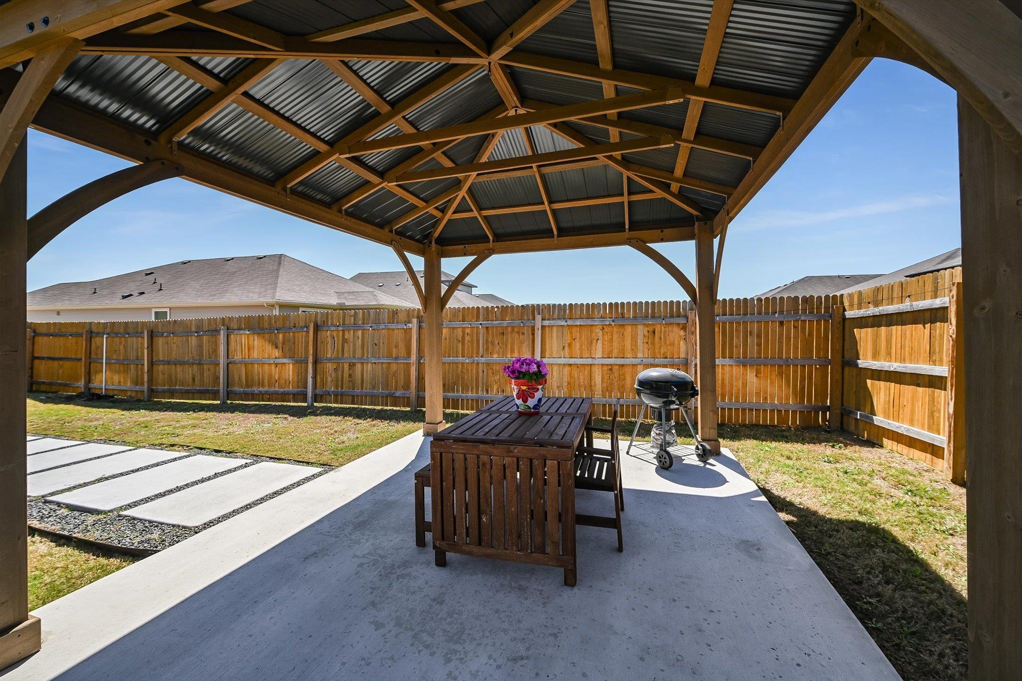 219 James River Dr, Hutto, TX 78634