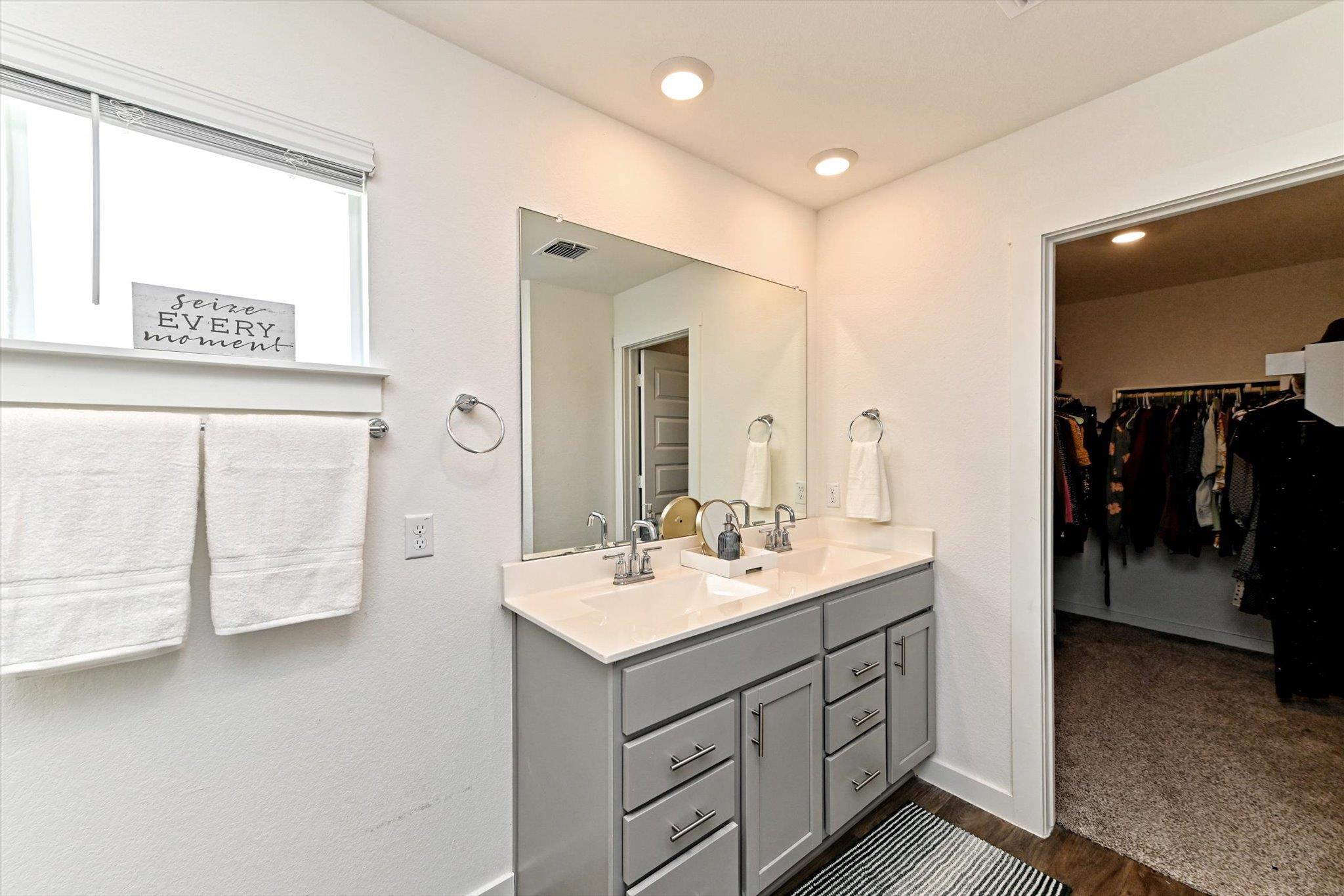 219 James River Dr, Hutto, TX 78634