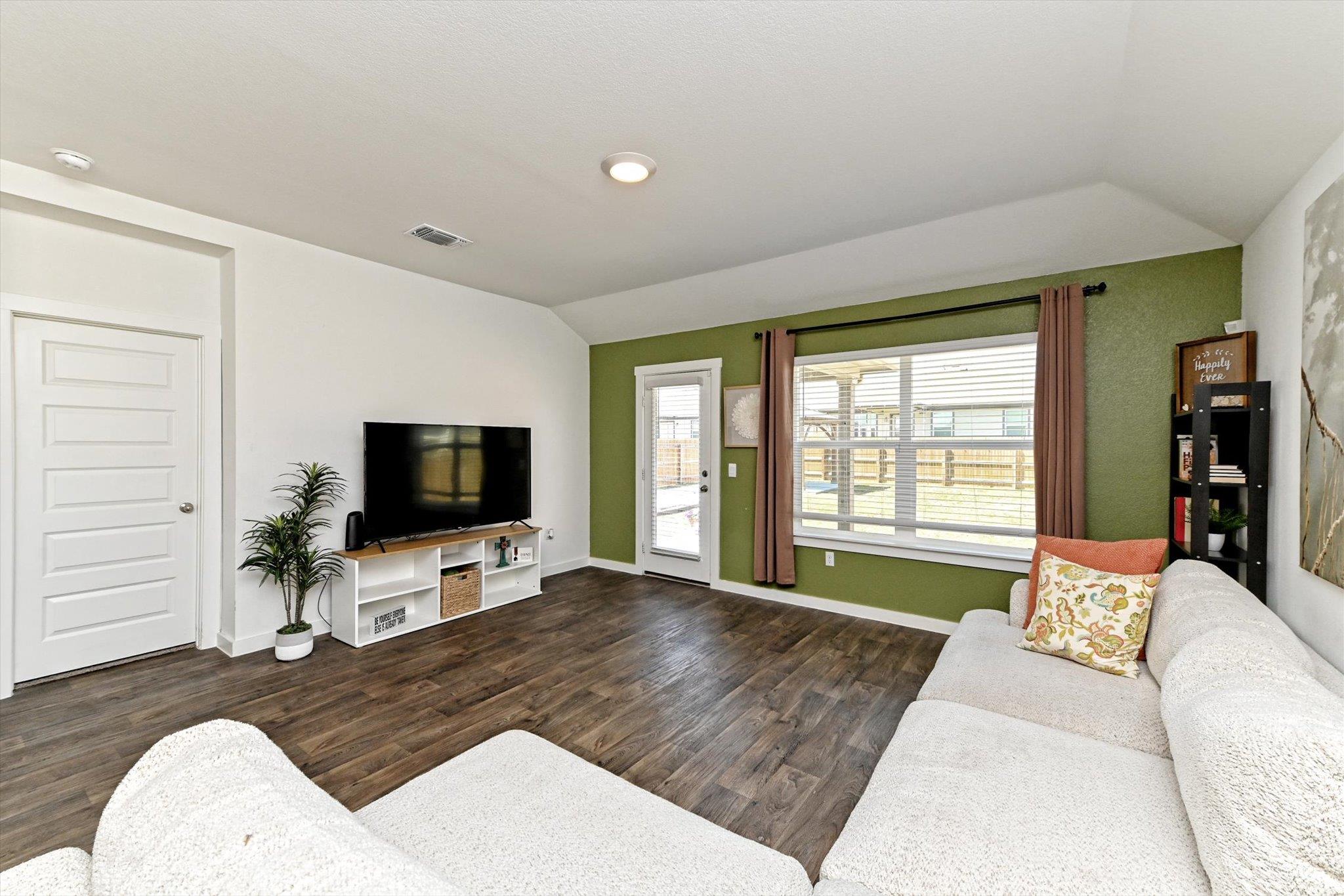 219 James River Dr, Hutto, TX 78634