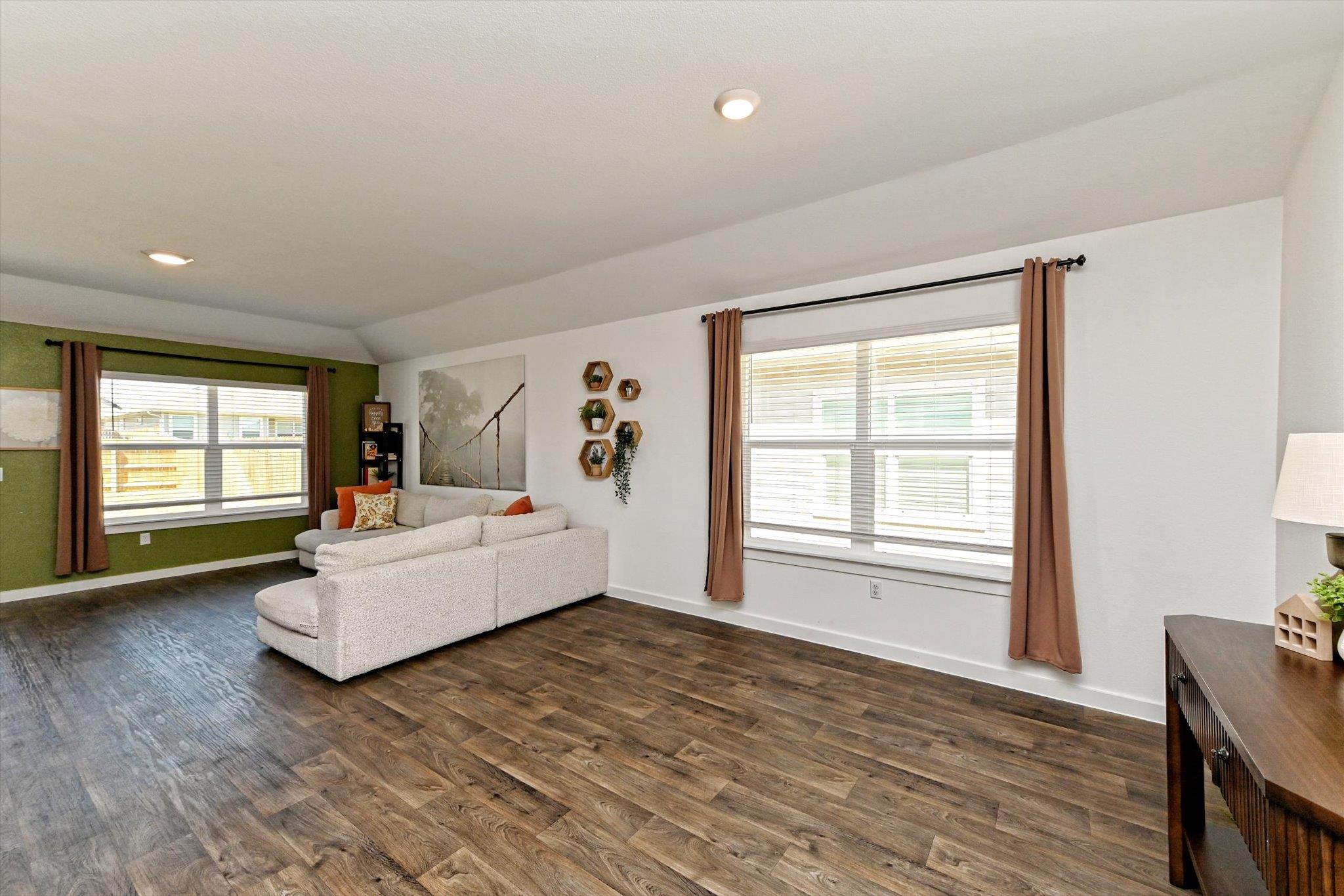 219 James River Dr, Hutto, TX 78634