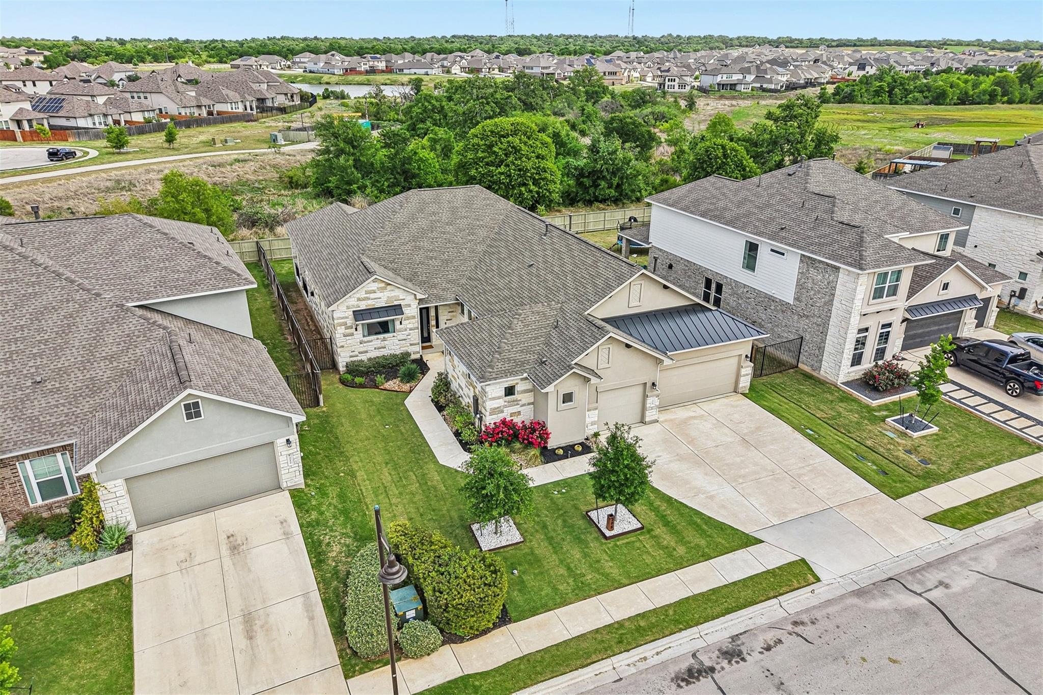 208 Great Lawn Bnd, Liberty Hill, TX 78642