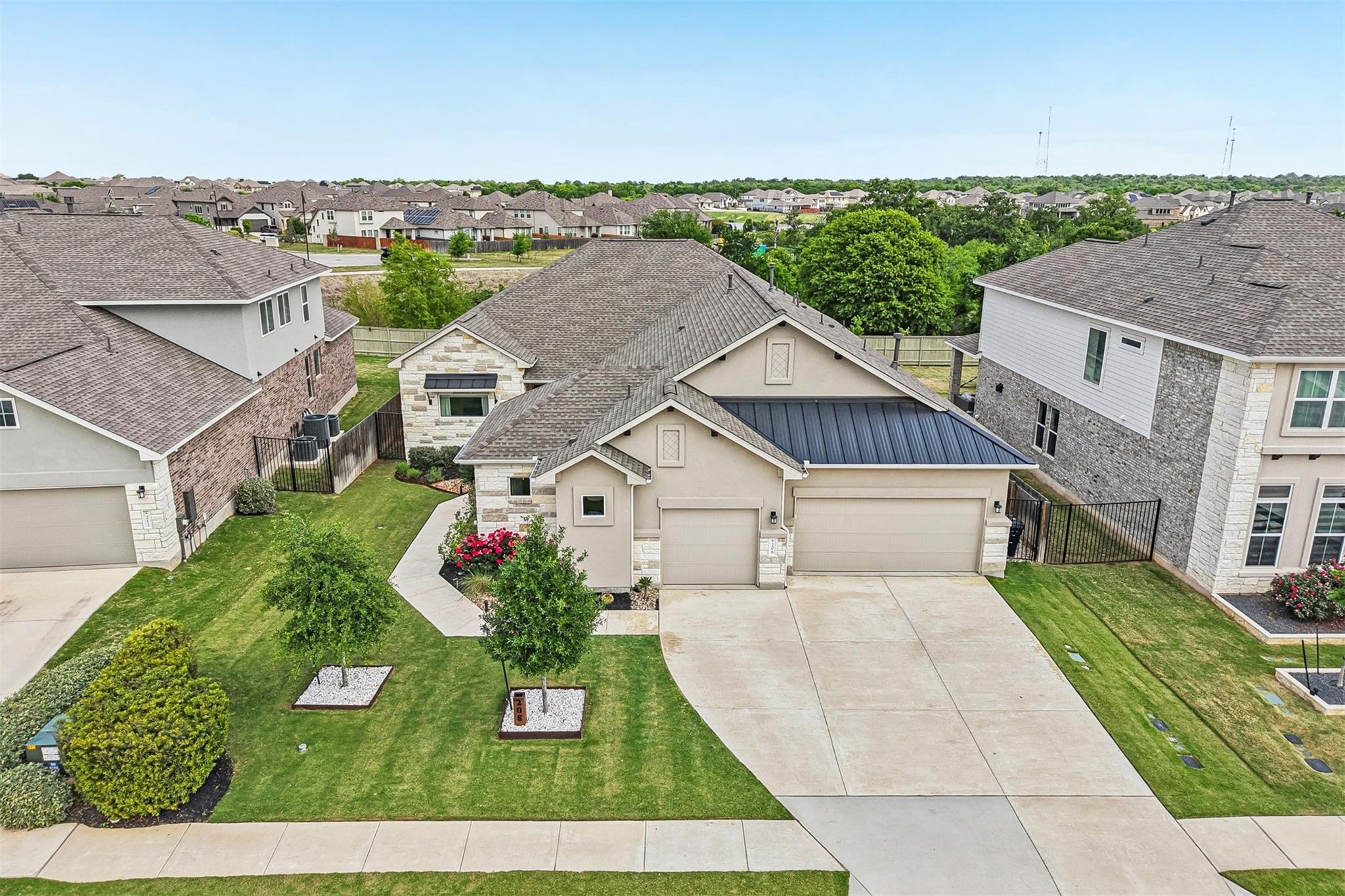 208 Great Lawn Bnd, Liberty Hill, TX 78642