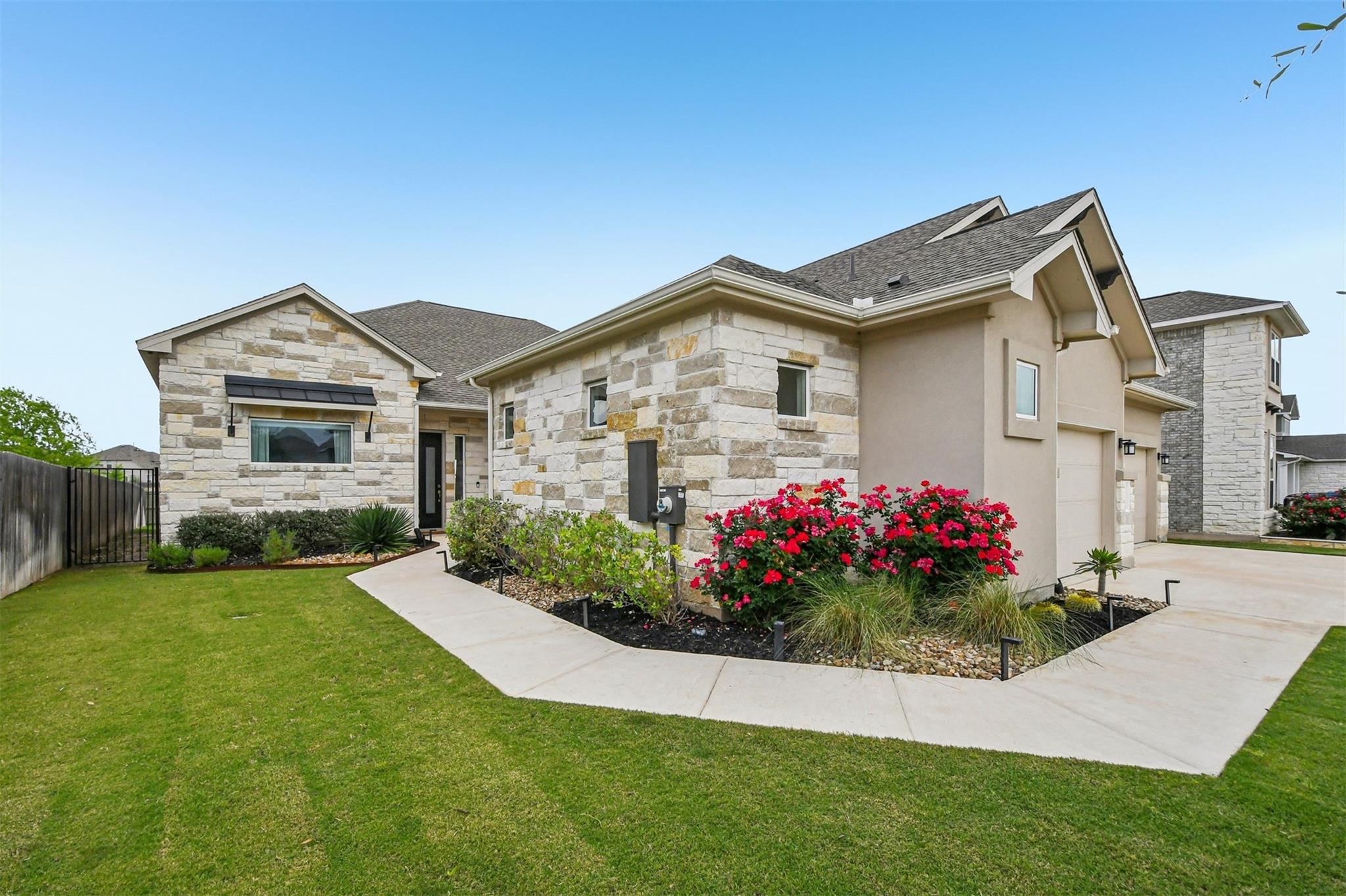 208 Great Lawn Bnd, Liberty Hill, TX 78642