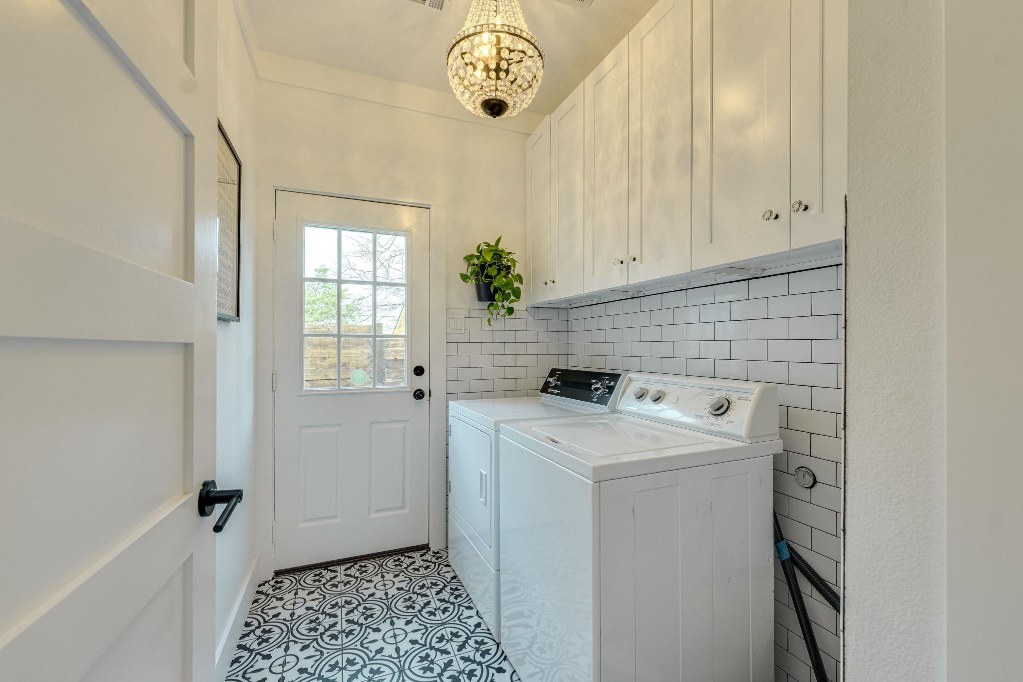 24236 Spur Trl, Spicewood, TX 78620