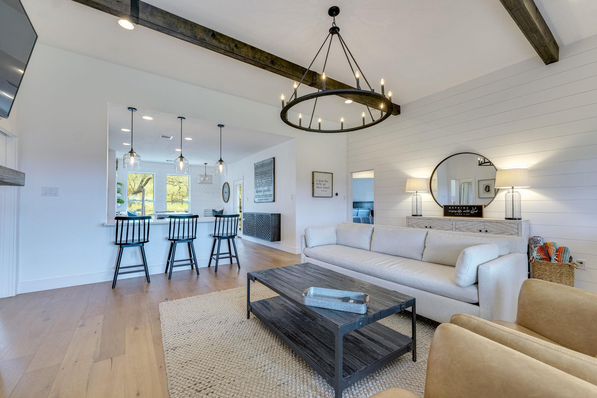 24236 Spur Trl, Spicewood, TX 78620