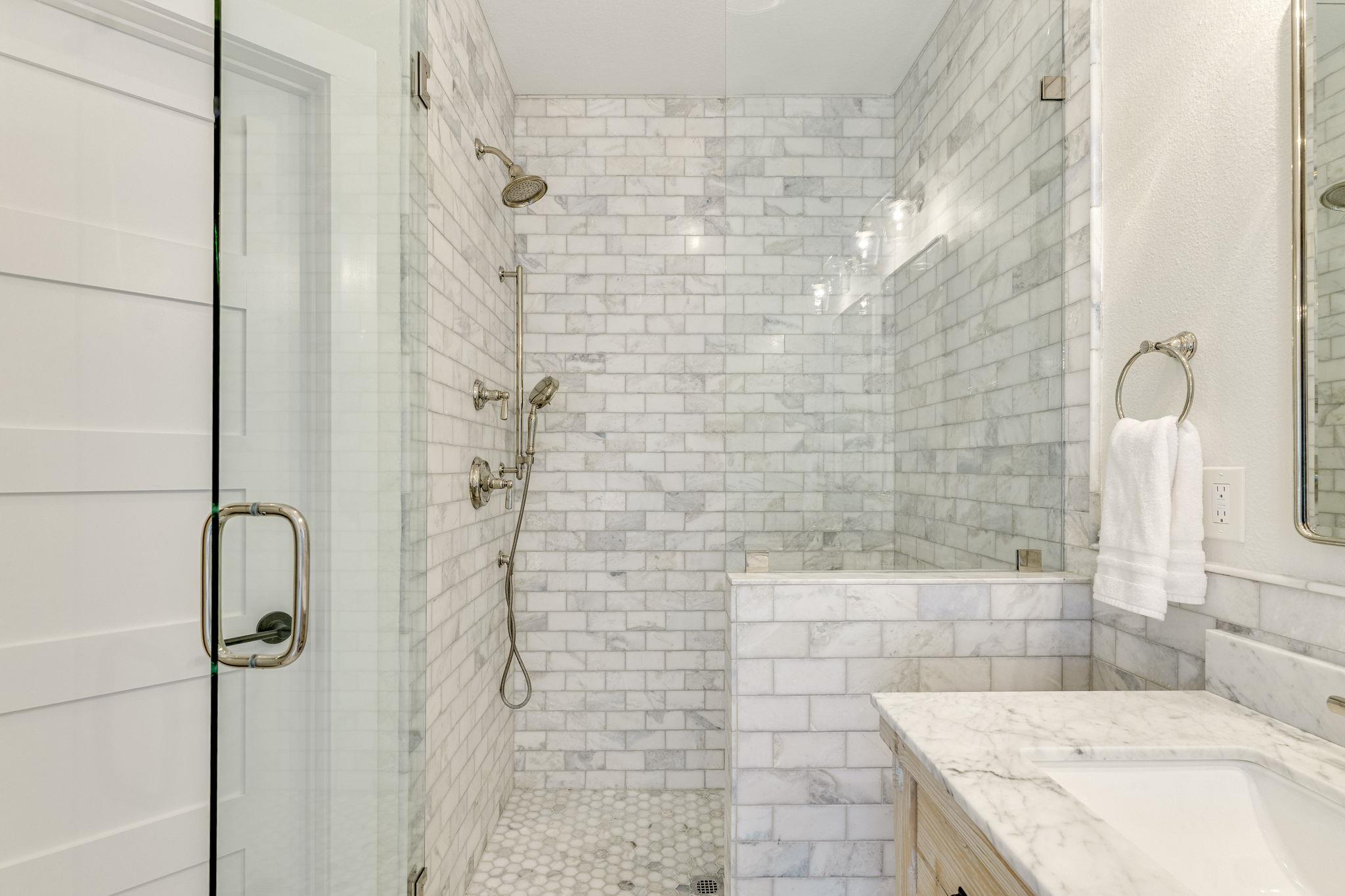 24236 Spur Trl, Spicewood, TX 78620