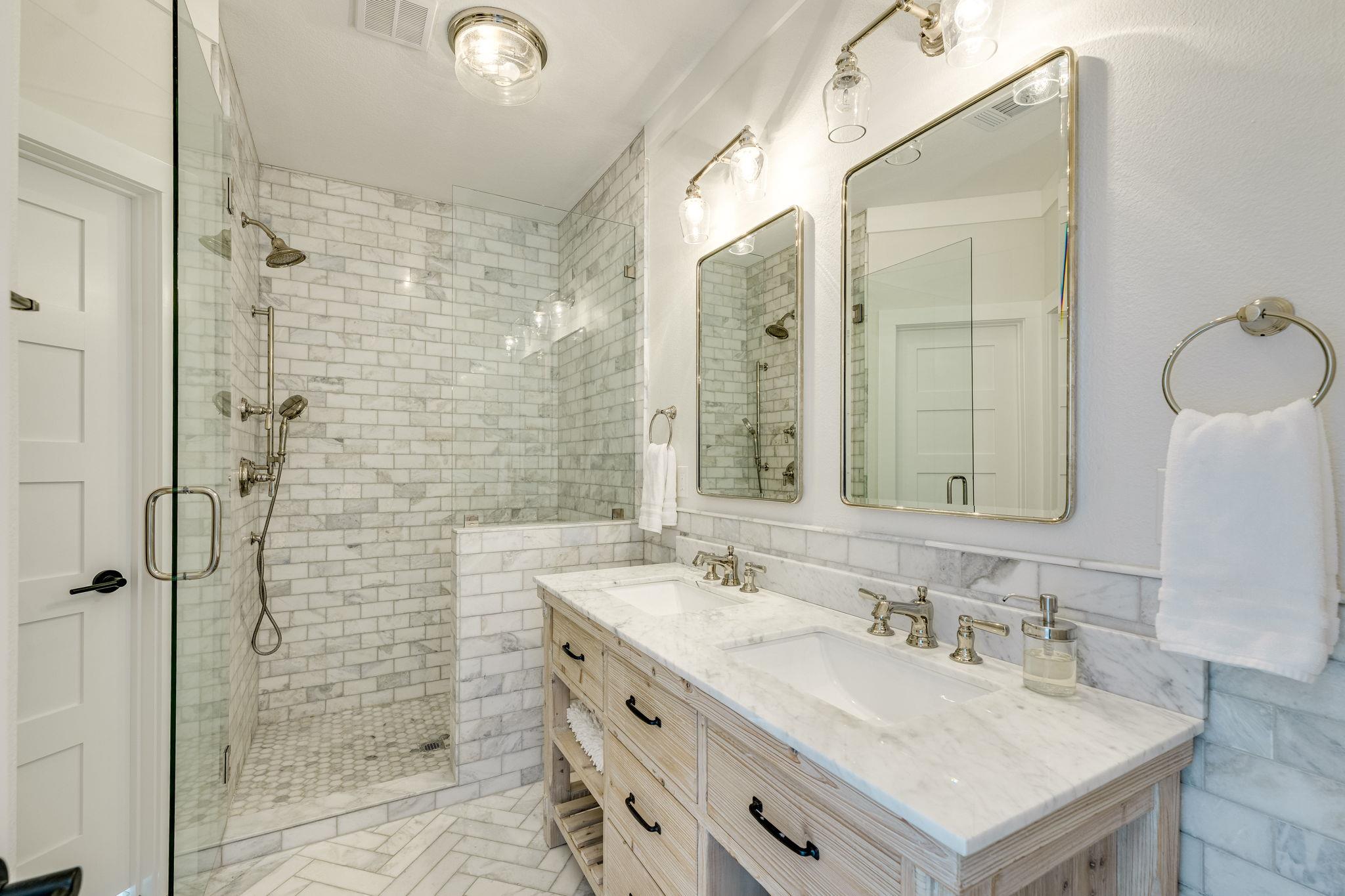 24236 Spur Trl, Spicewood, TX 78620