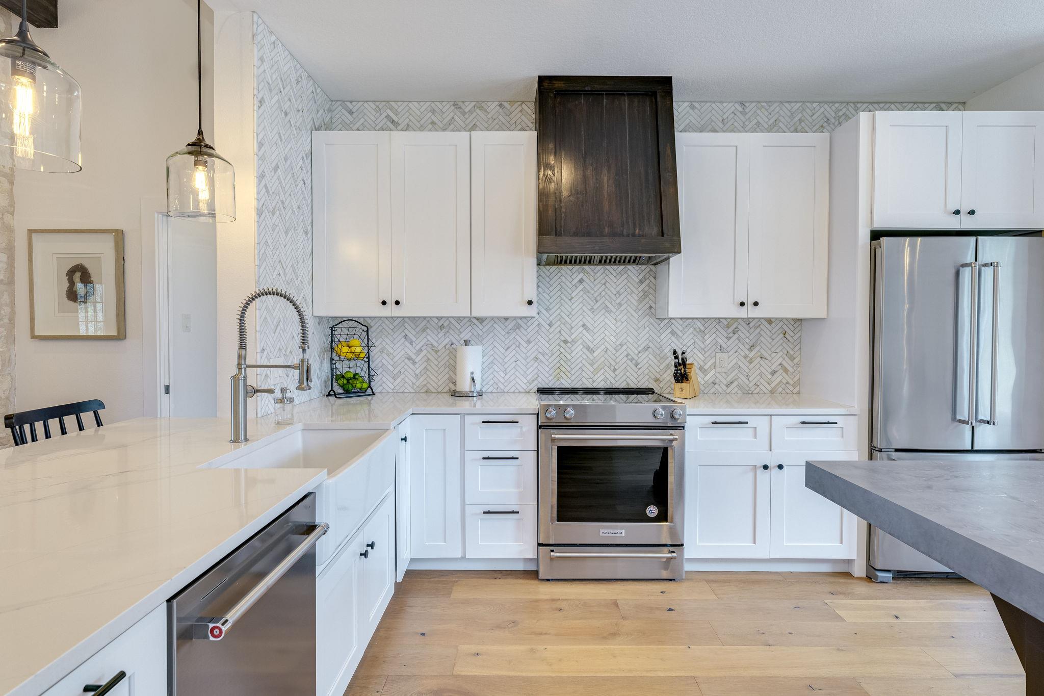 24236 Spur Trl, Spicewood, TX 78620