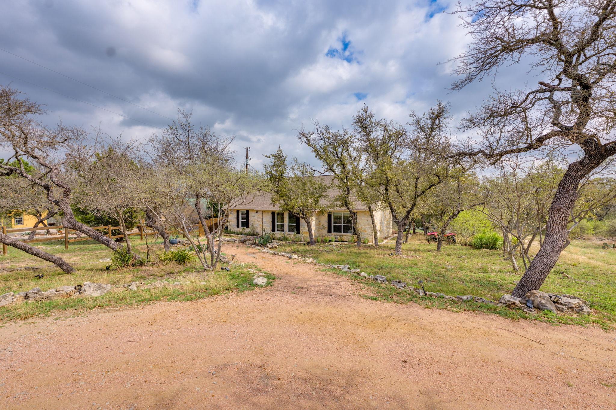 24236 Spur Trl, Spicewood, TX 78620