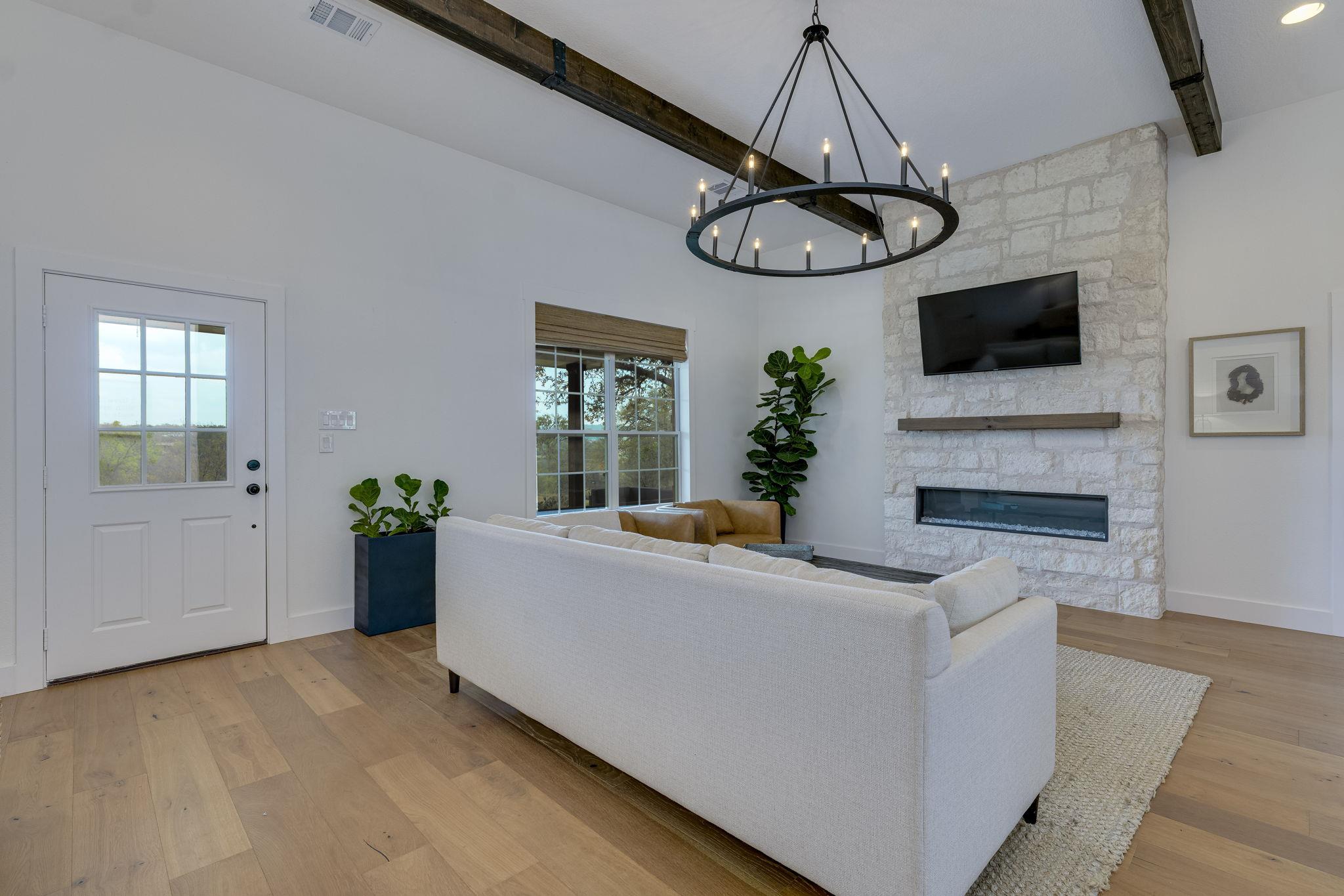 24236 Spur Trl, Spicewood, TX 78620