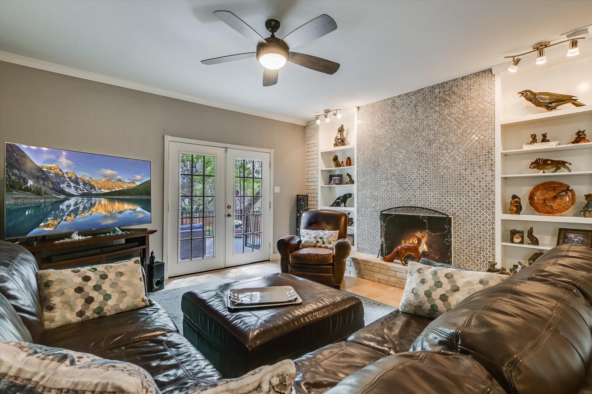 7009 Danwood Dr, Austin, TX 78759