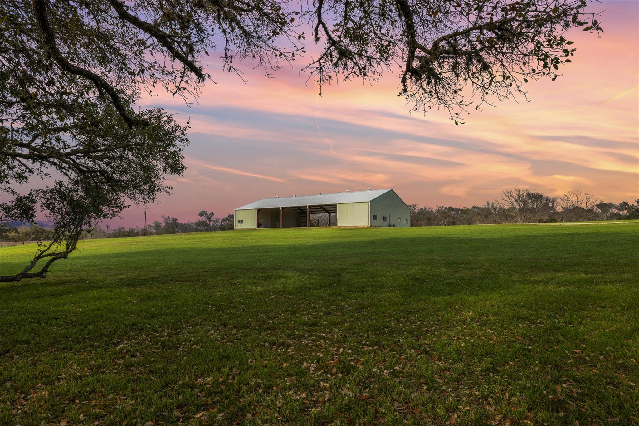 1115 County Road 307, Alleyton, TX 78935