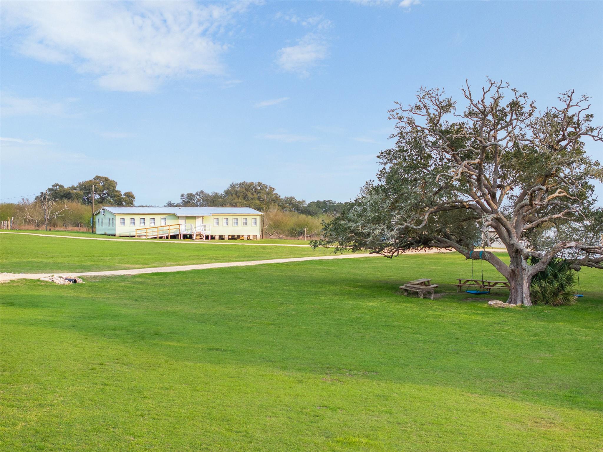 1115 County Road 307, Alleyton, TX 78935