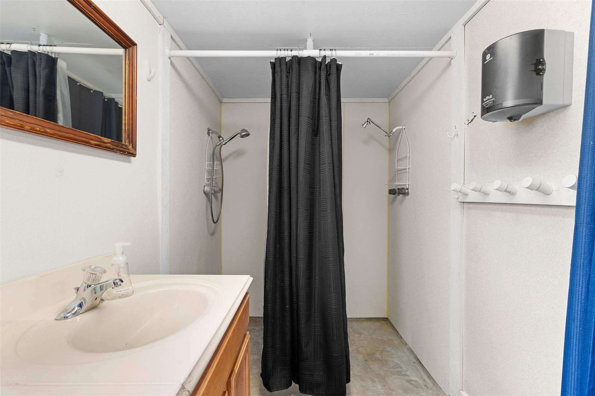 1115 County Road 307, Alleyton, TX 78935