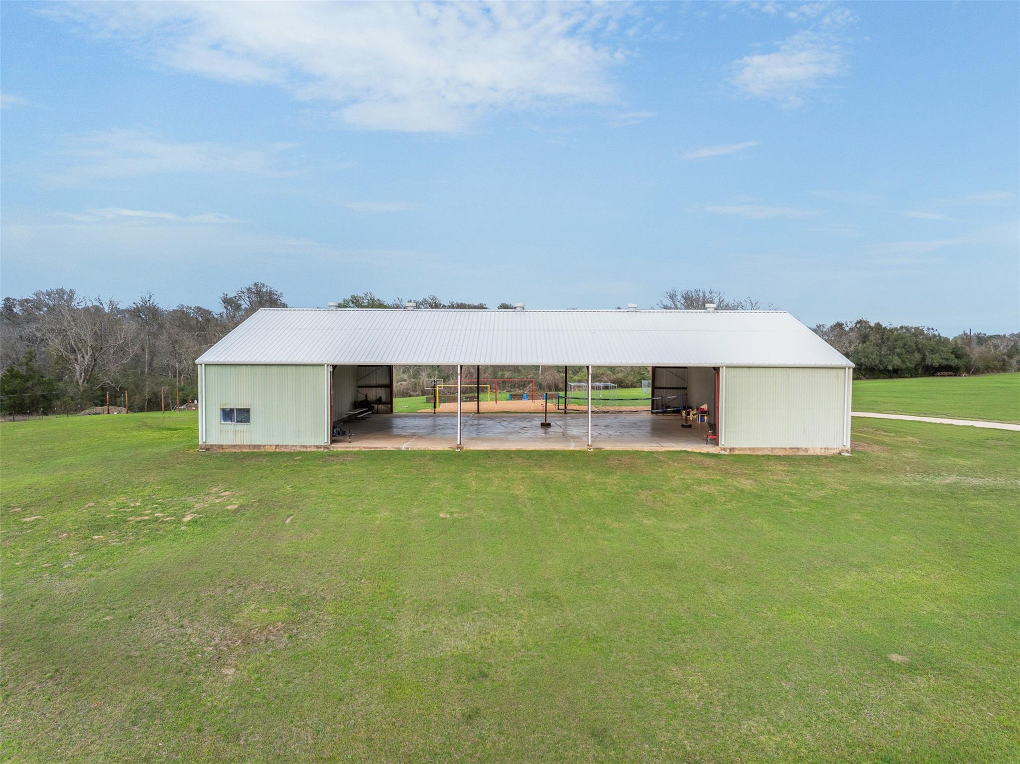 1115 County Road 307, Alleyton, TX 78935