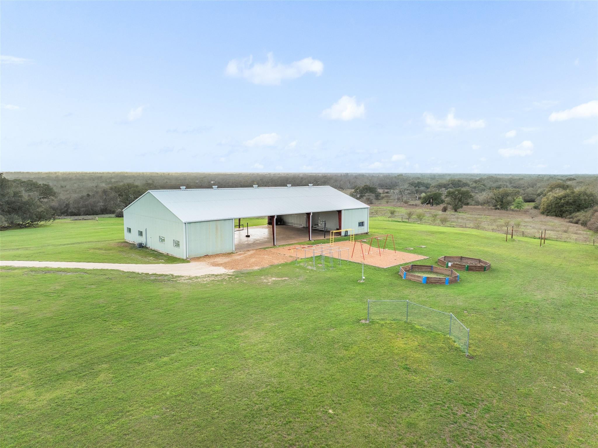 1115 County Road 307, Alleyton, TX 78935