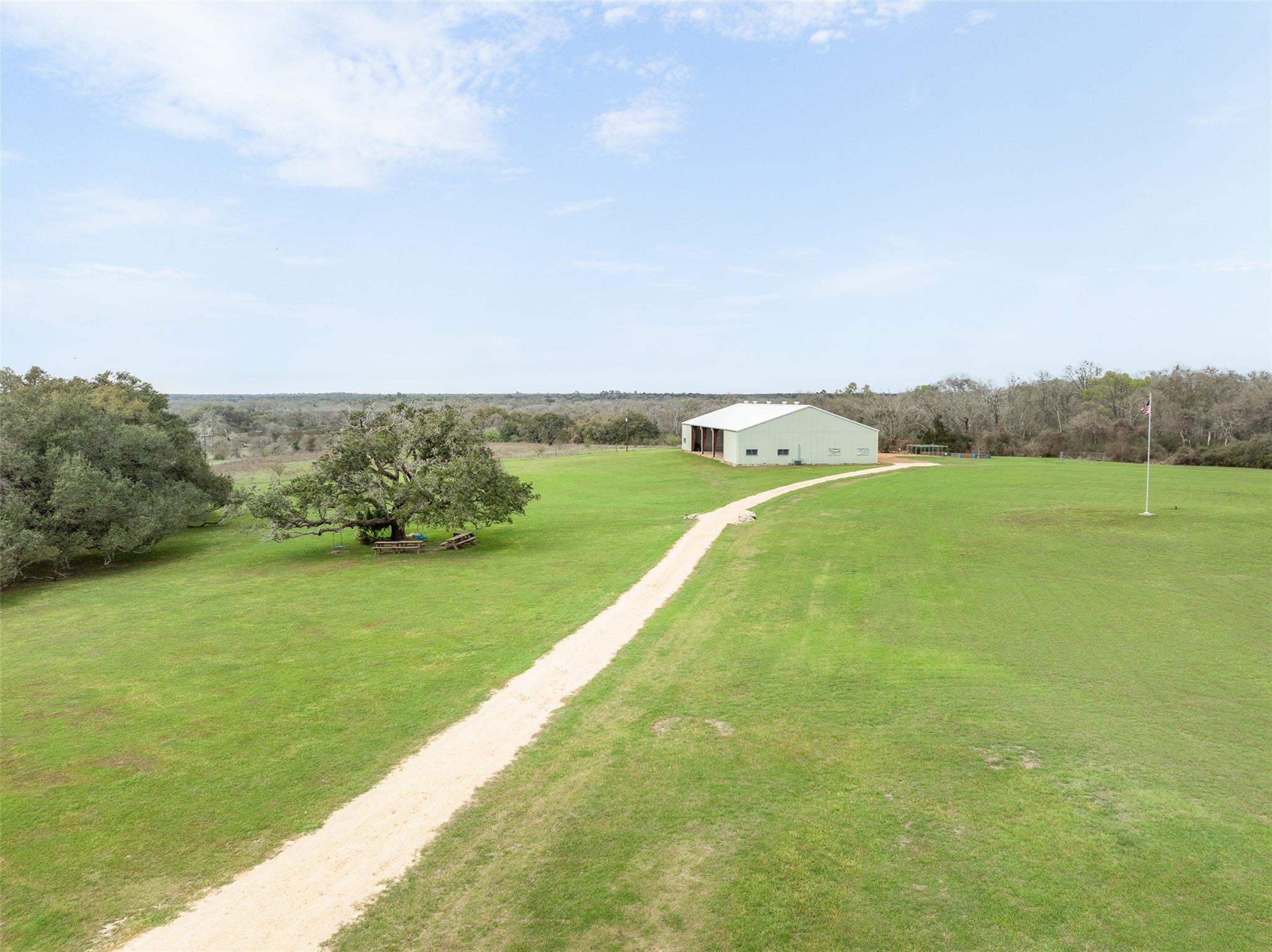 1115 County Road 307, Alleyton, TX 78935