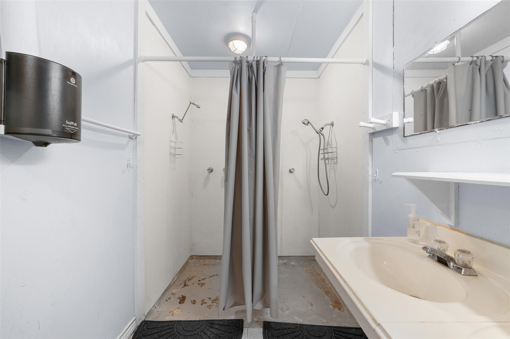 1115 County Road 307, Alleyton, TX 78935