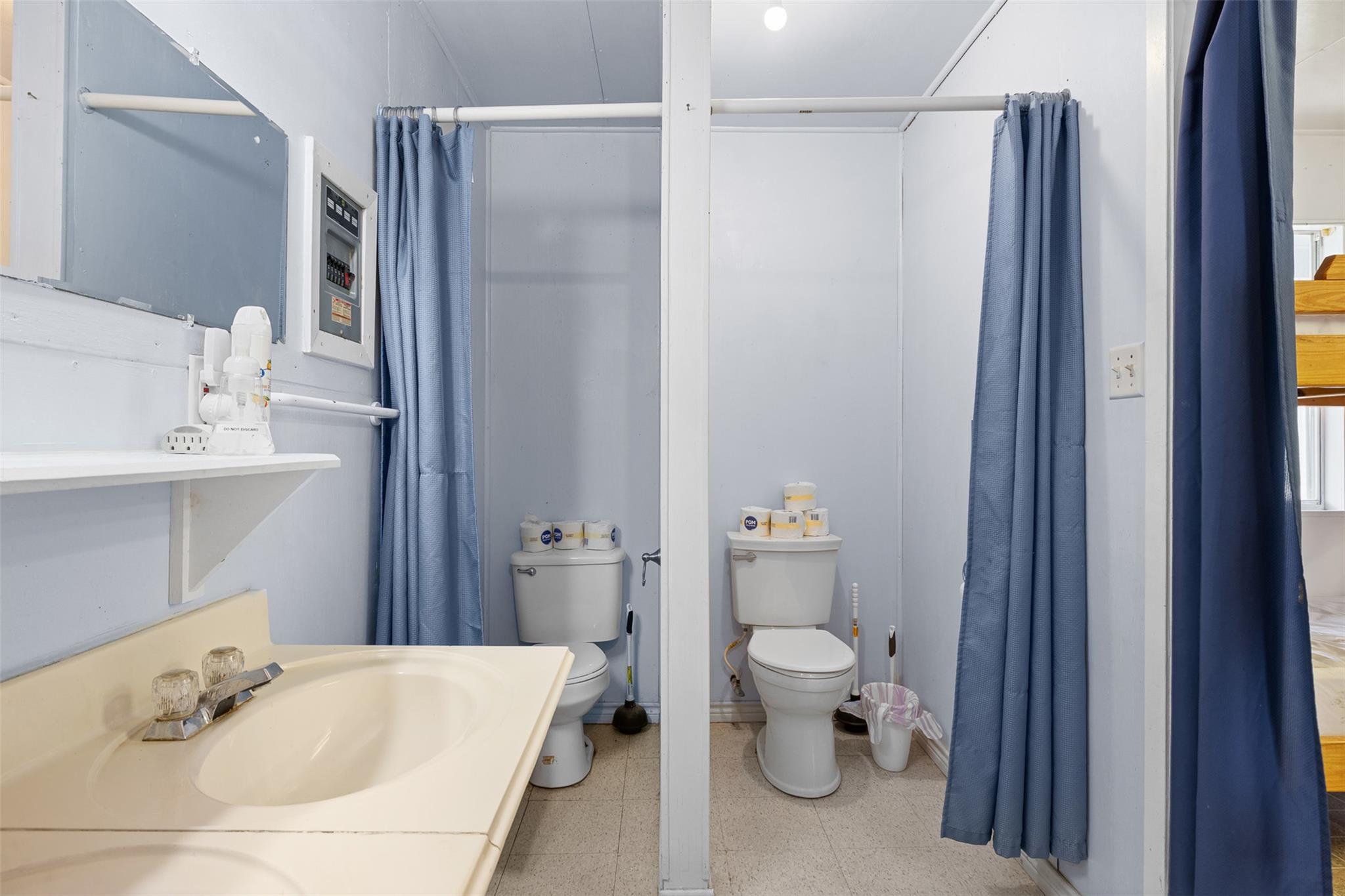 1115 County Road 307, Alleyton, TX 78935