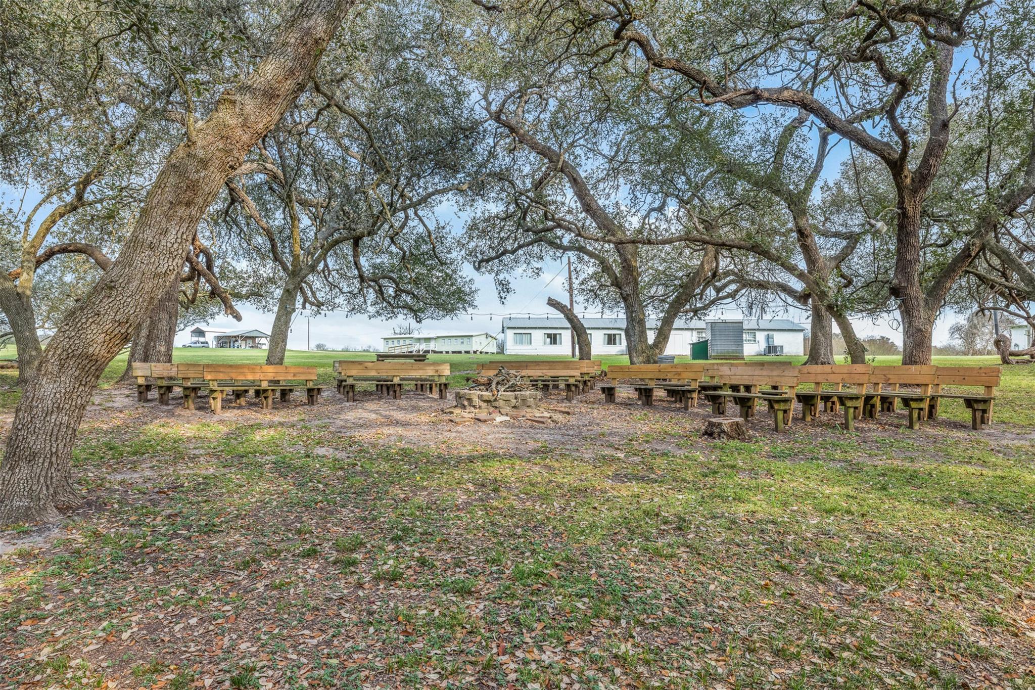 1115 County Road 307, Alleyton, TX 78935