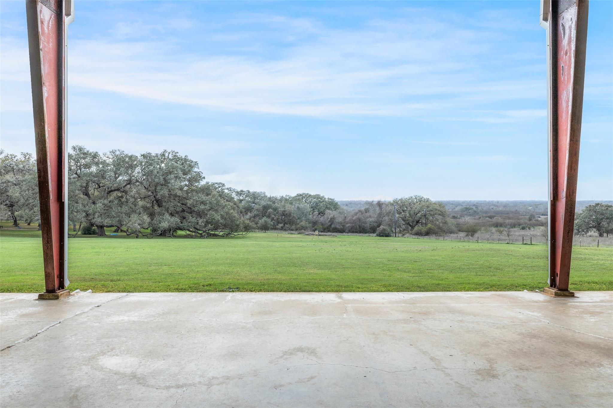 1115 County Road, Alleyton, TX 78935