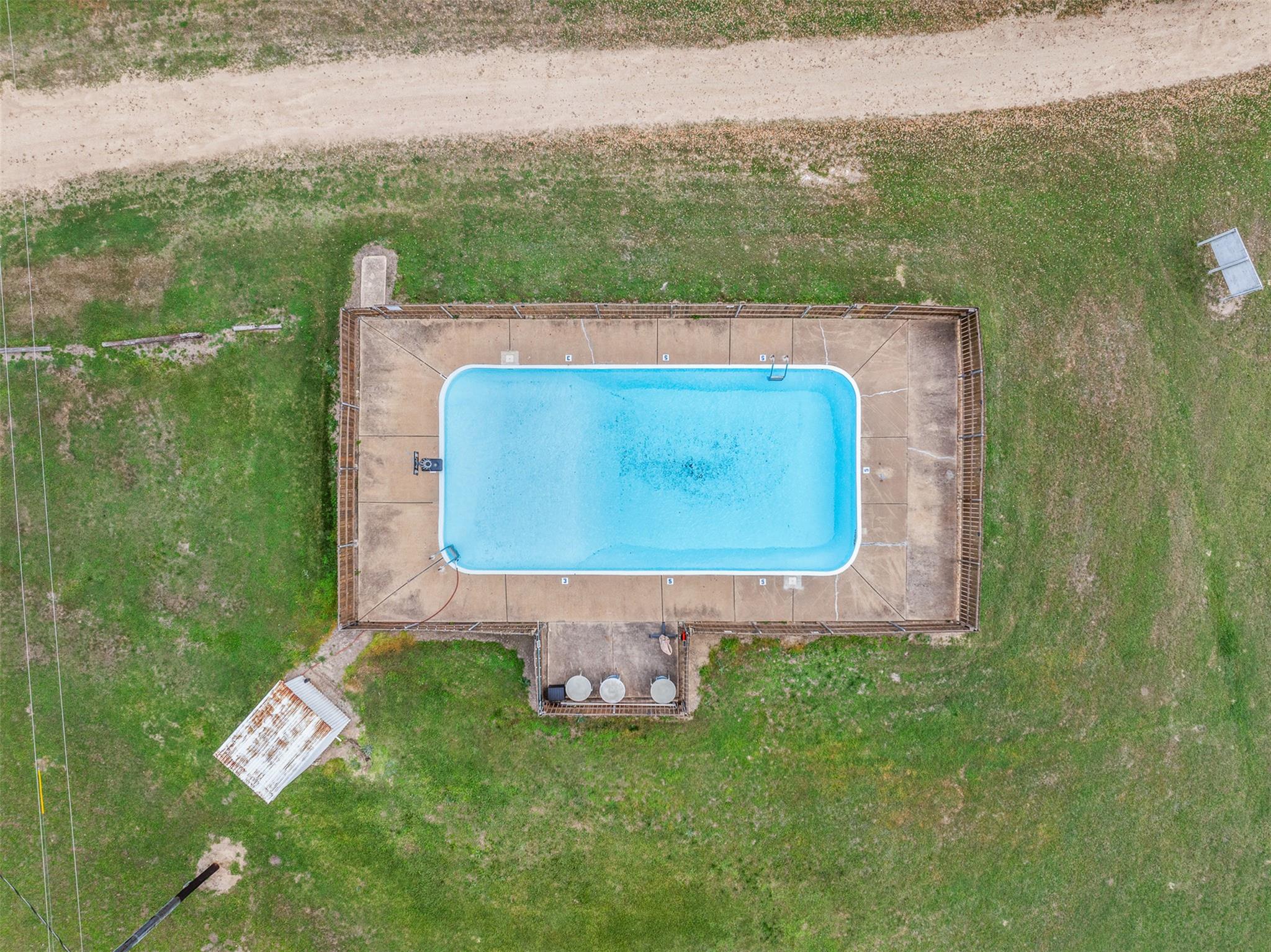 1115 County Road 307, Alleyton, TX 78935