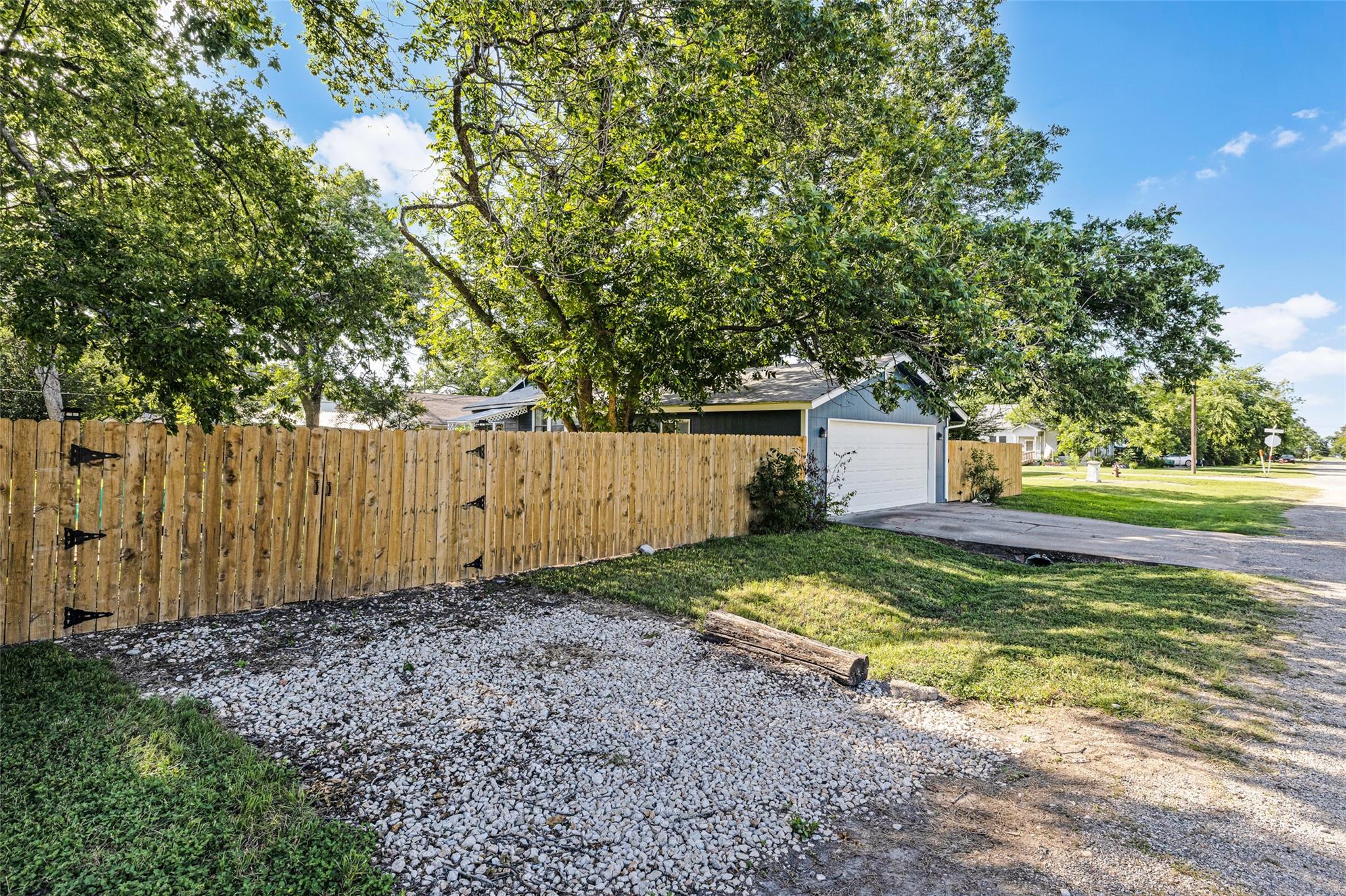 409 W Clark St, Bartlett, TX 76511