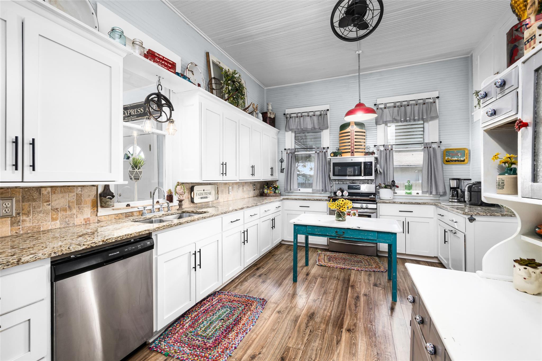 409 W Clark St, Bartlett, TX 76511