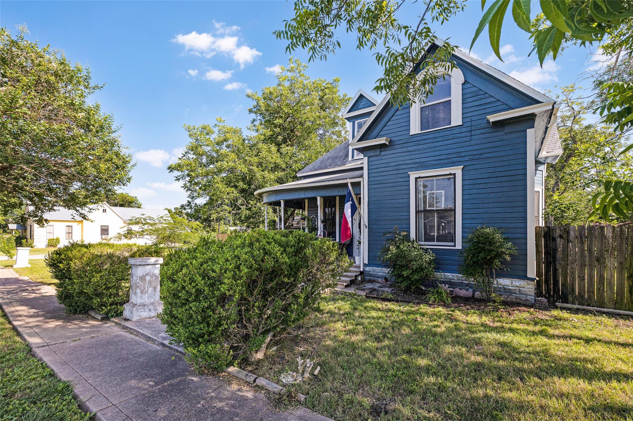 409 W Clark St, Bartlett, TX 76511