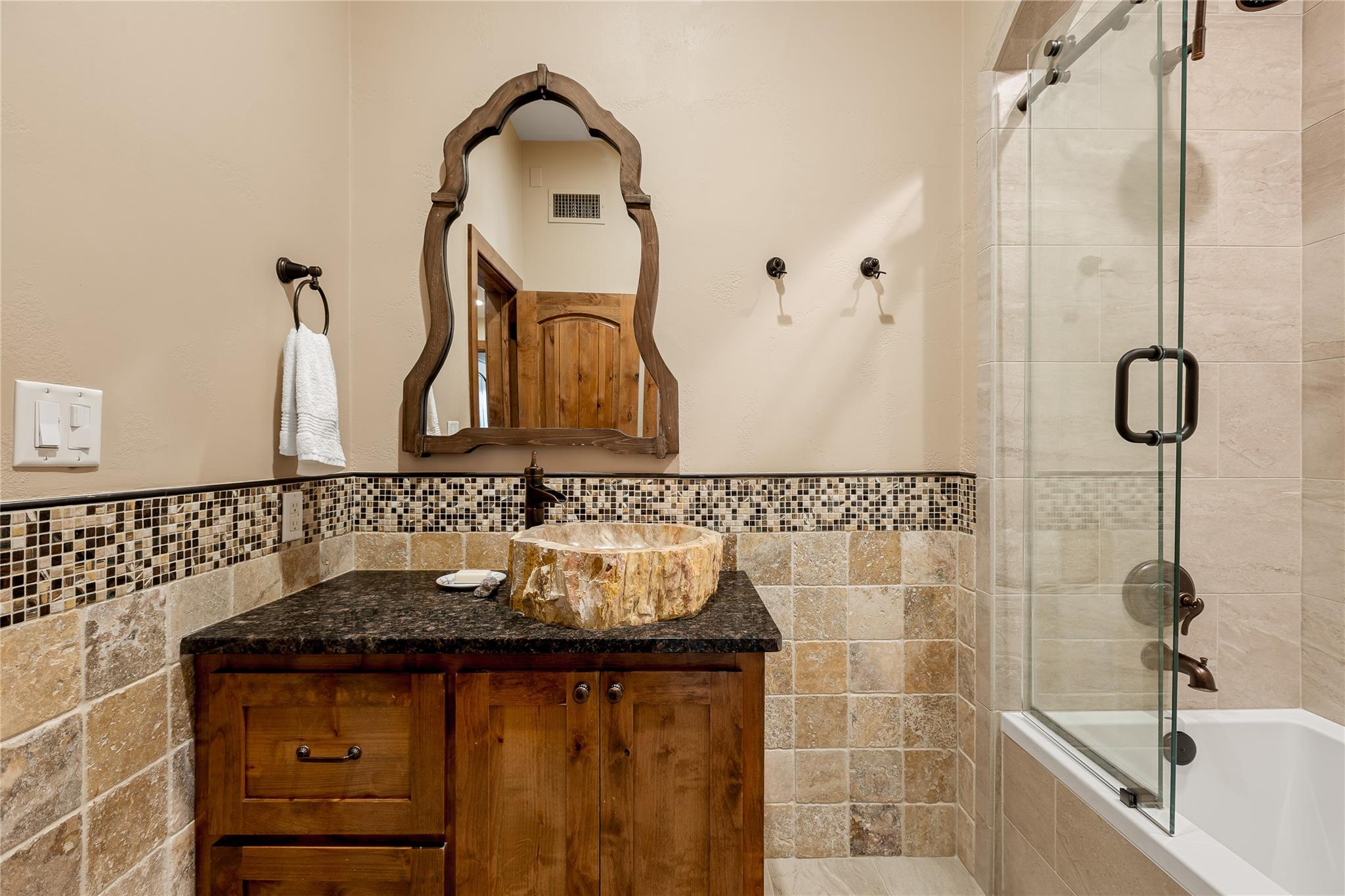 1450 Los Escondidos St, Marble Falls, TX 78654