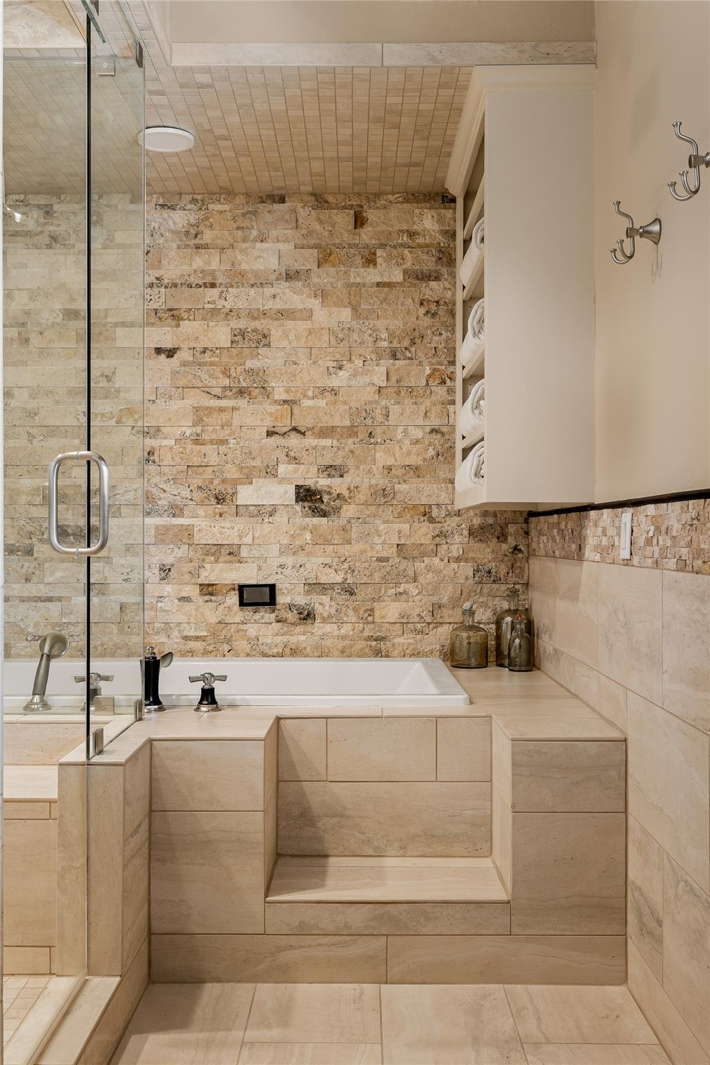 1450 Los Escondidos St, Marble Falls, TX 78654