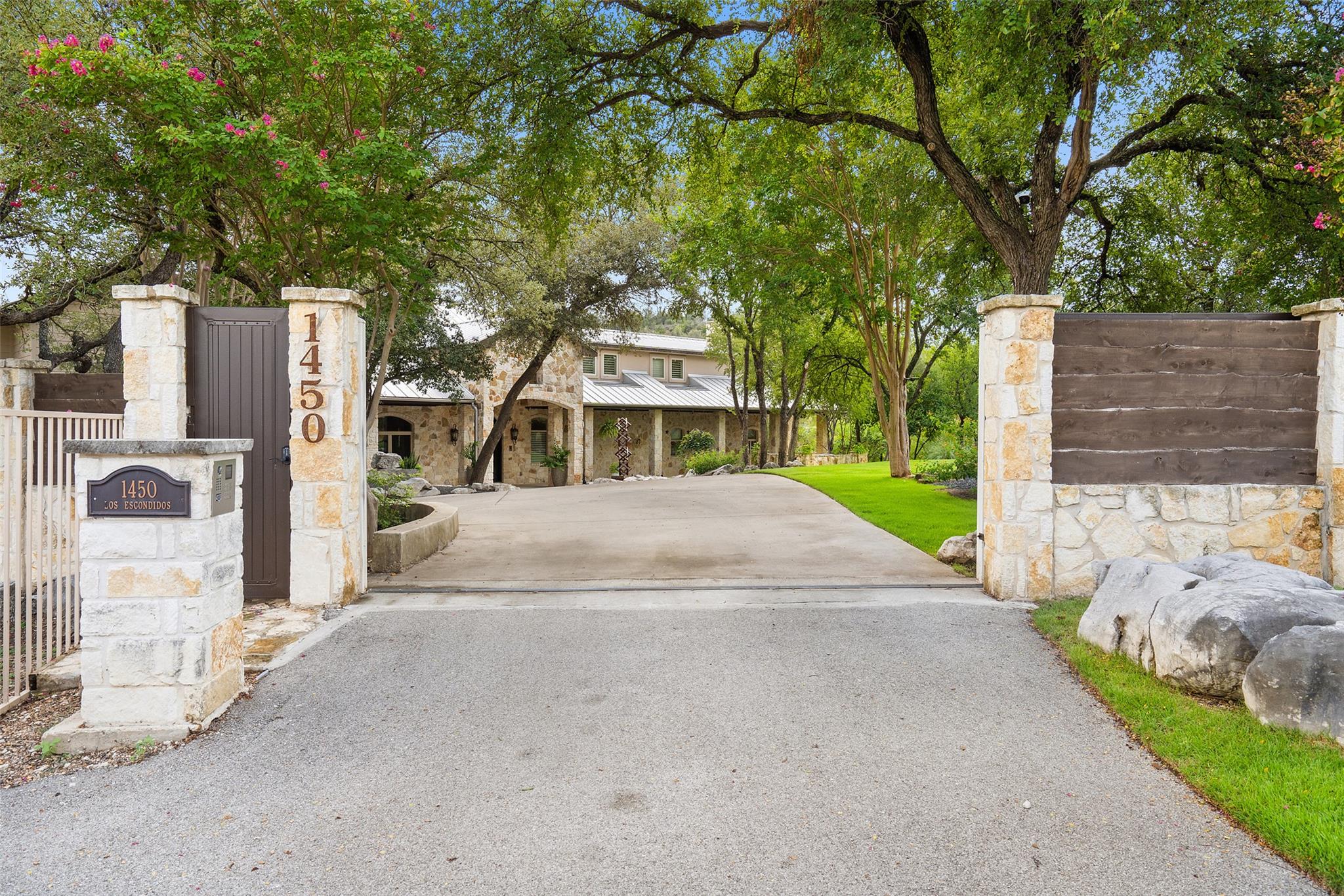 1450 Los Escondidos St, Marble Falls, TX 78654