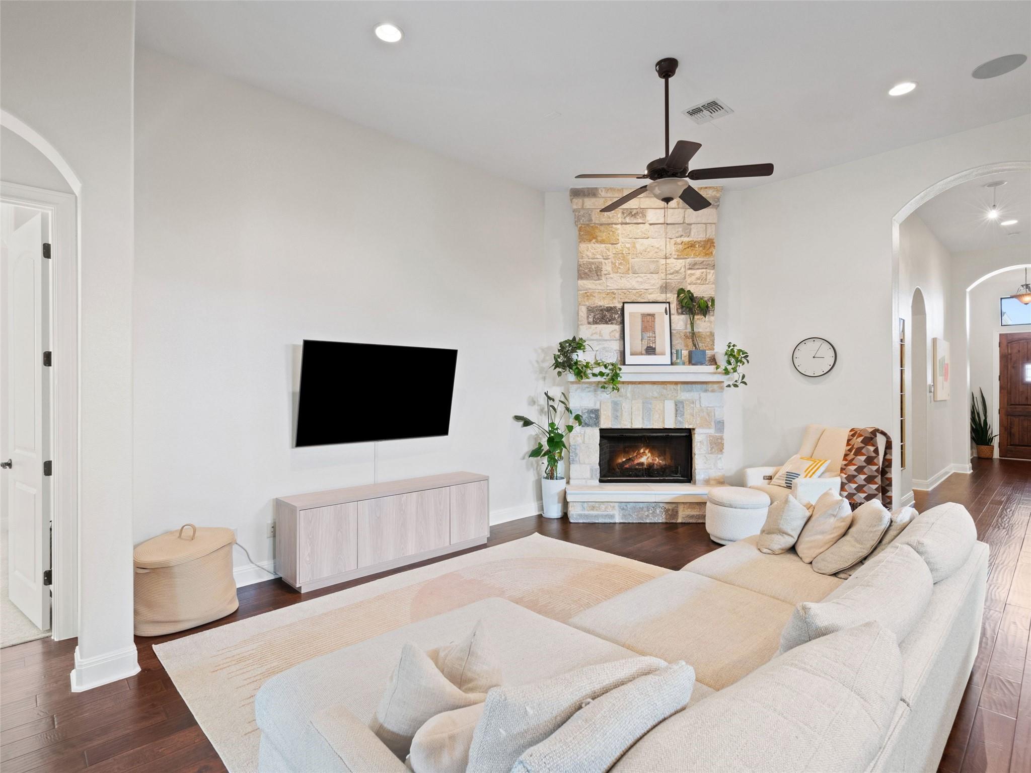 403 Indianwood Dr, Austin, TX 78738