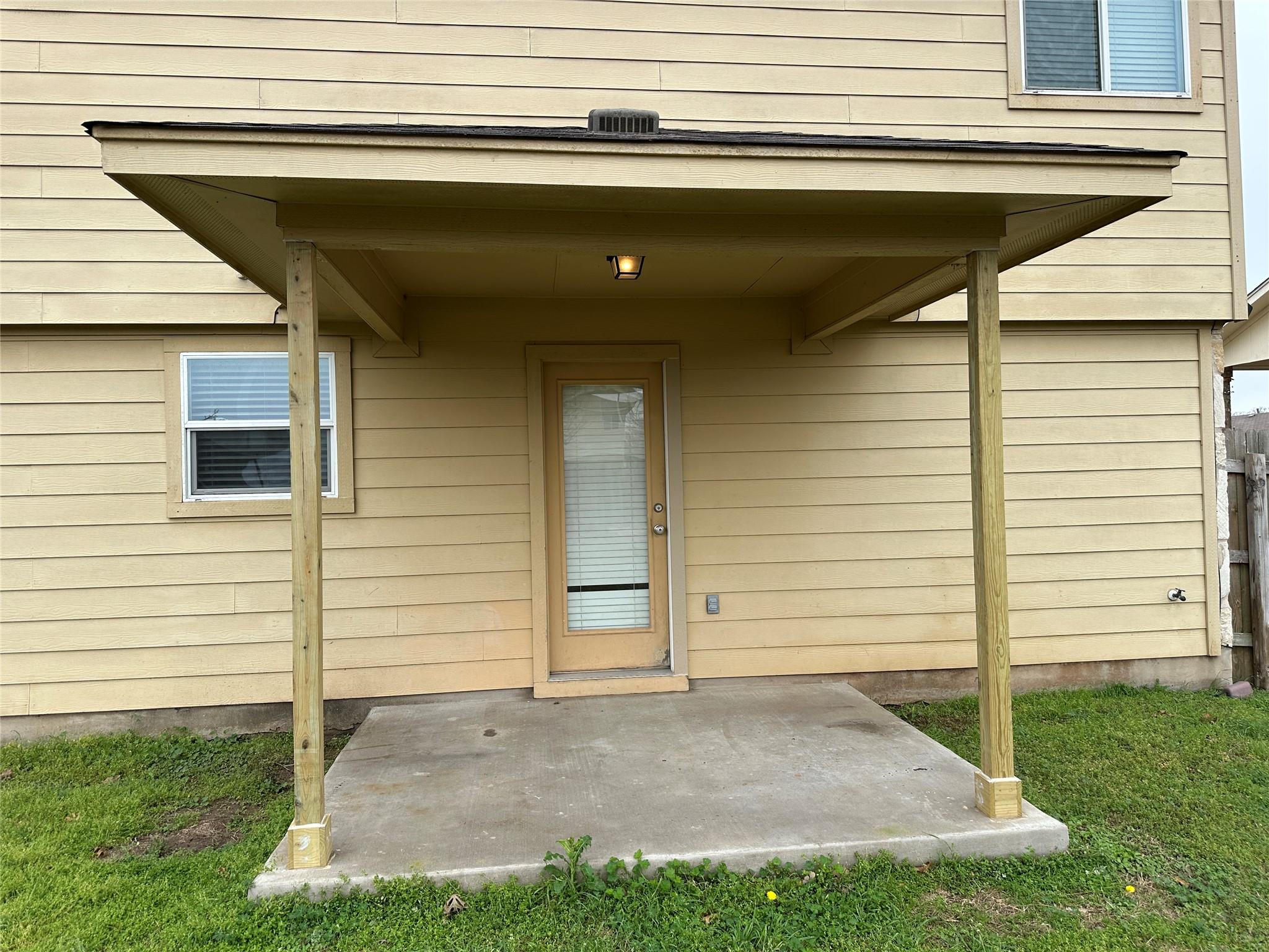 307 Wild Cat Dr, Bastrop, TX 78602