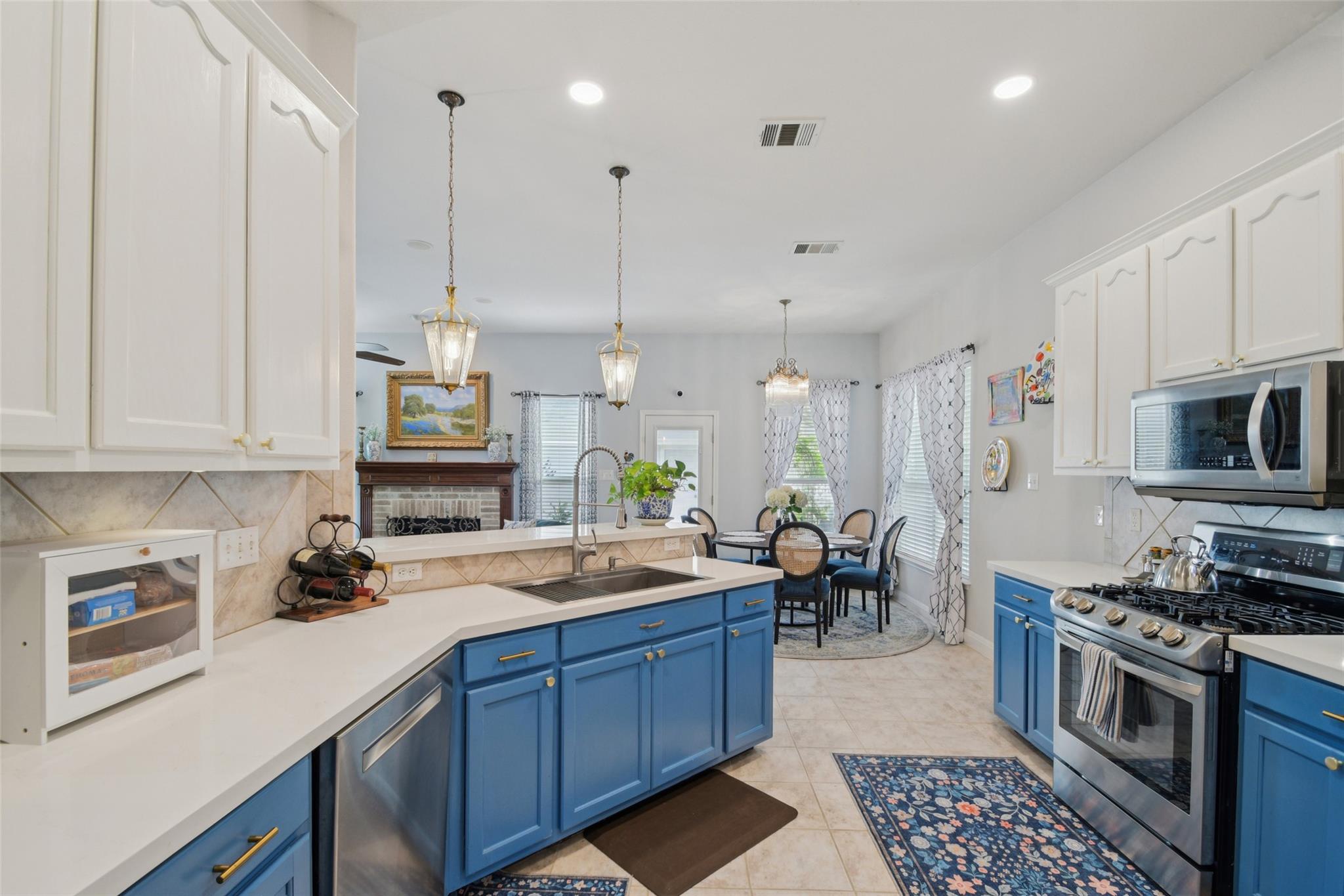 6084 Hartson, Kyle, TX 78640