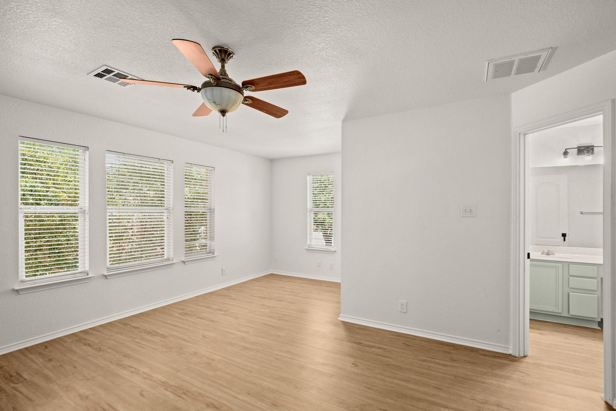 600 Sheep Trail Dr, Kyle, TX 78640