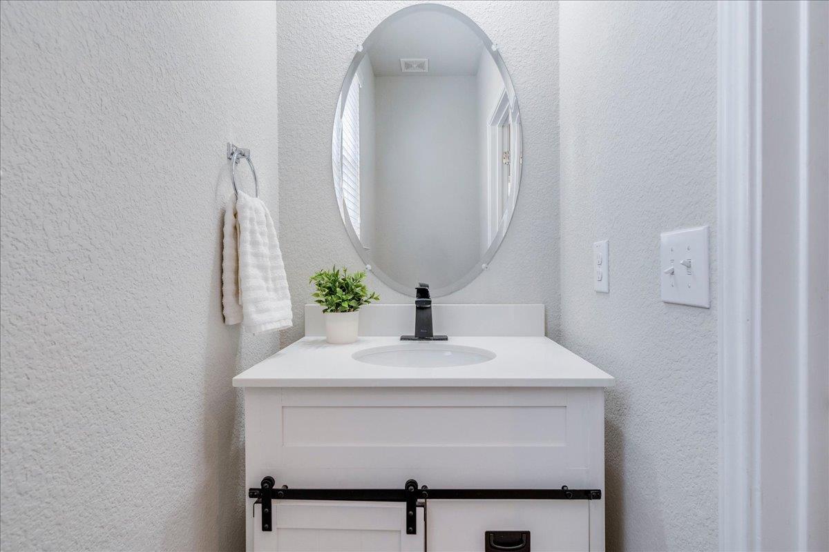 312 Triumph Rd, Buda, TX 78610